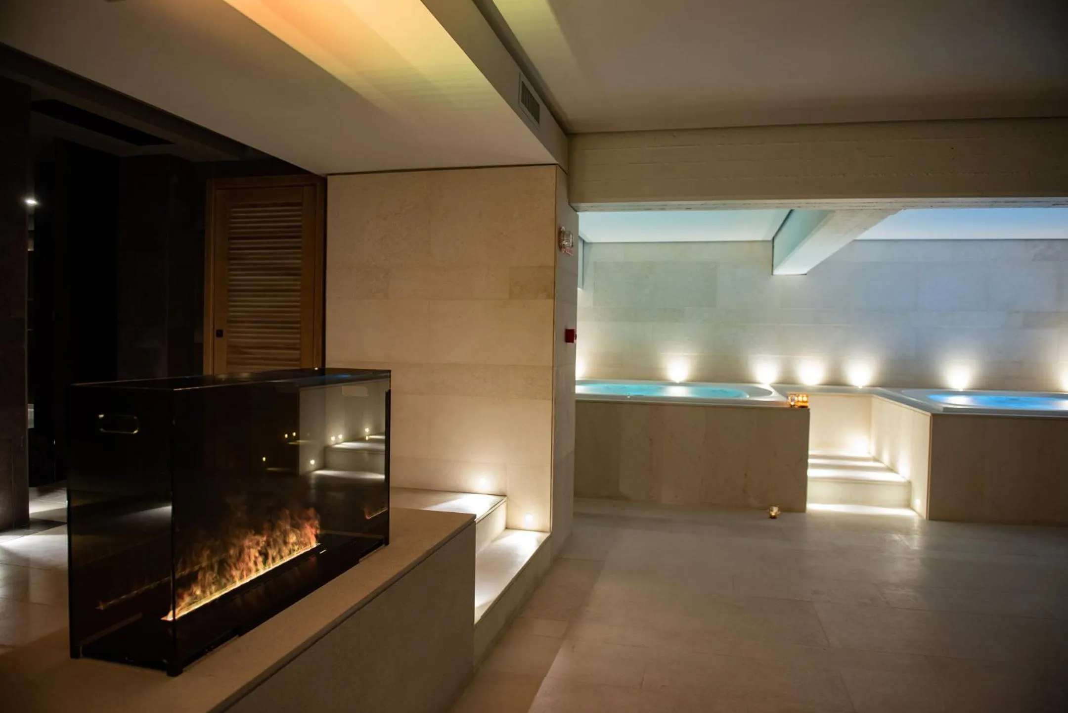 Hot Tub in Gold Tower Lifestyle Hotel