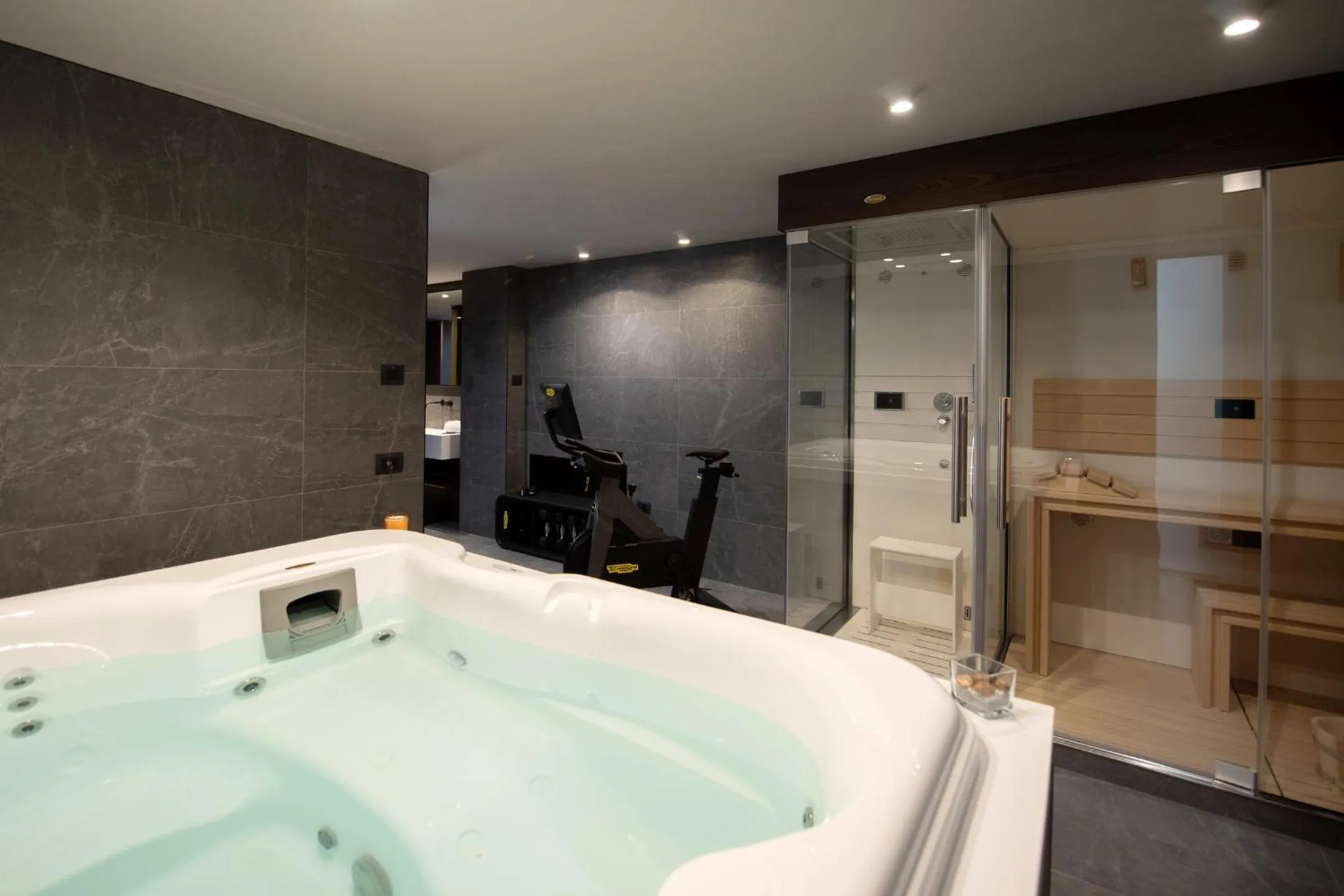 Sauna in Gold Tower Lifestyle Hotel