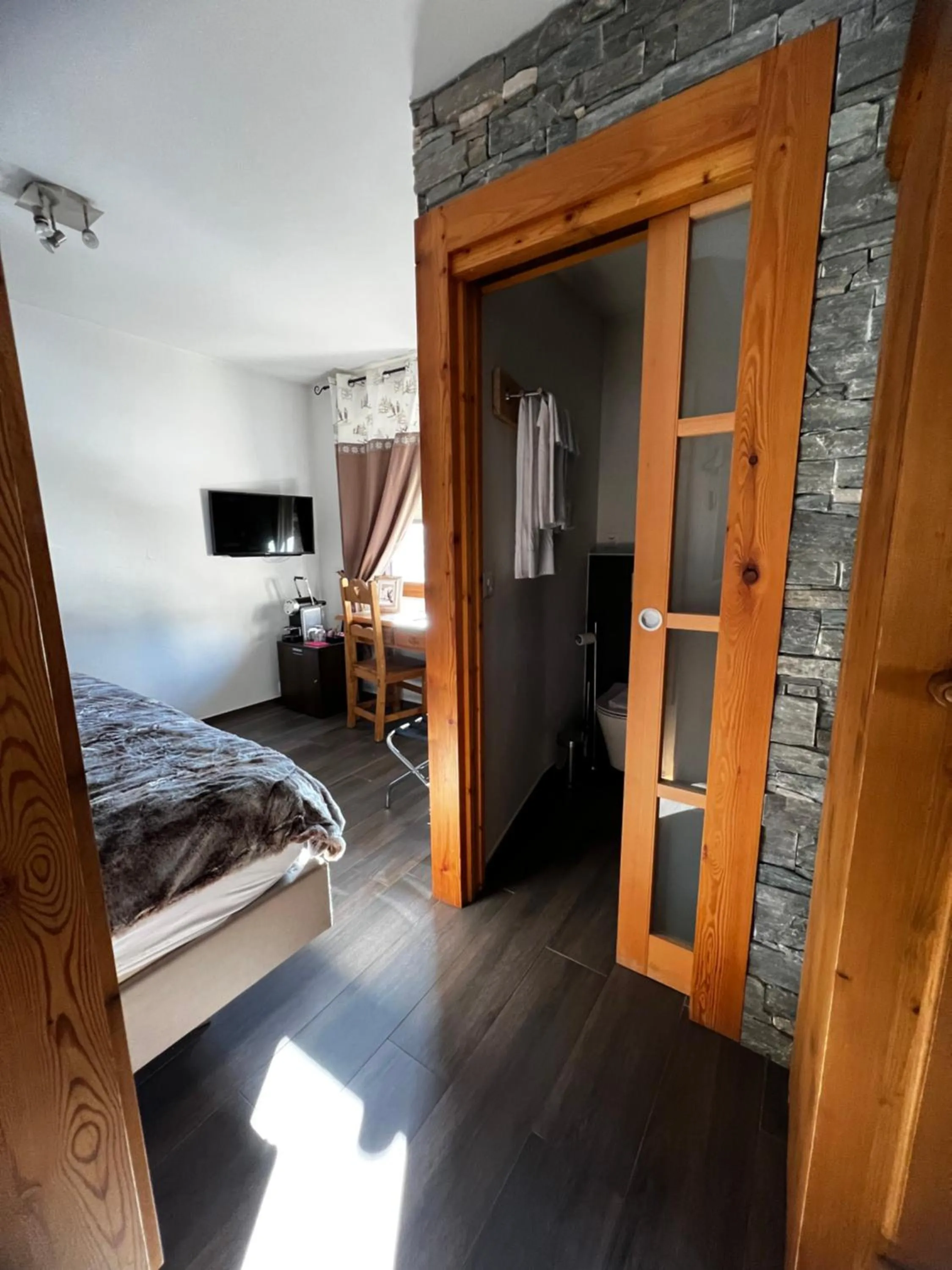 Bedroom, Bed in Hôtel de charme la Poste