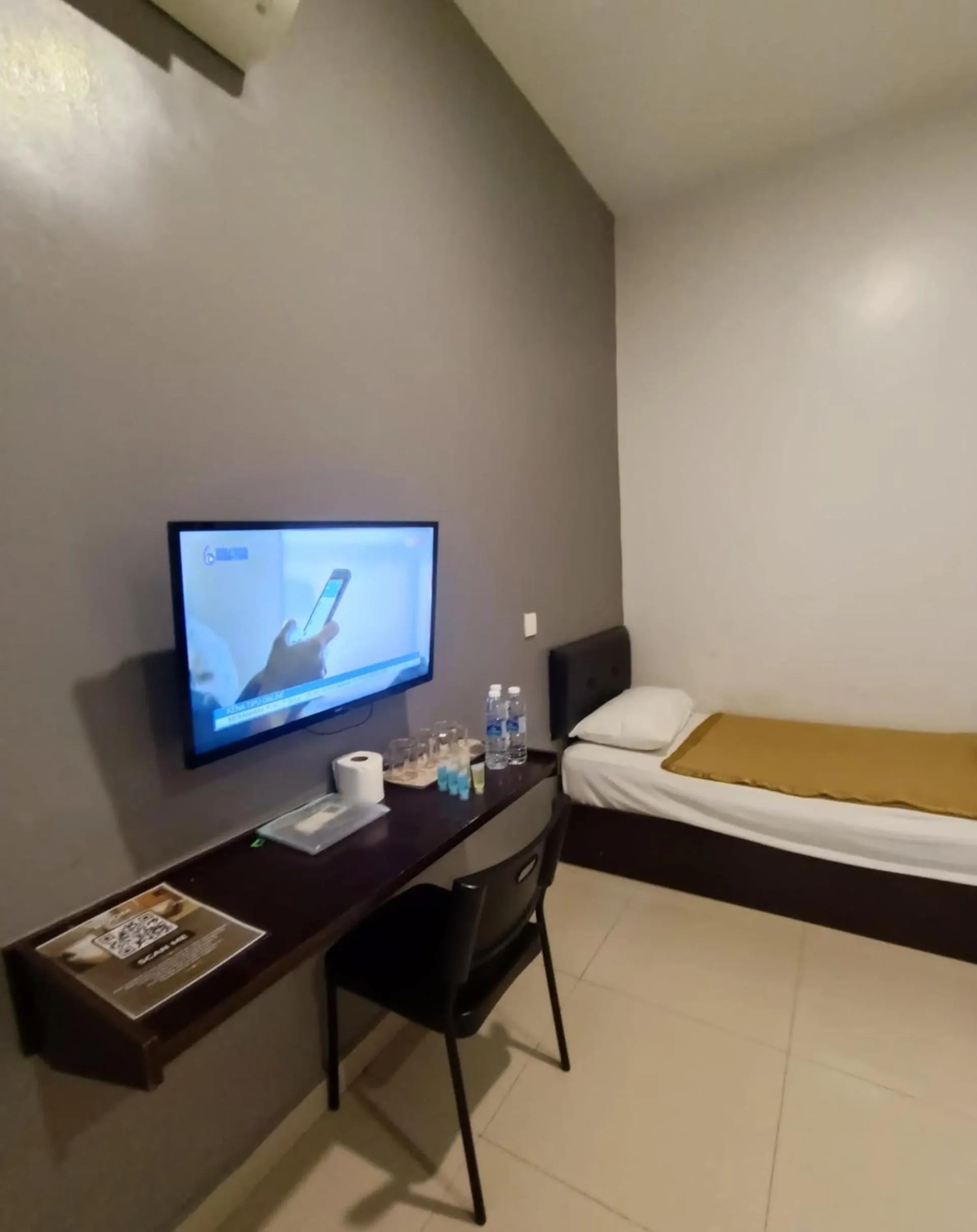 TV and multimedia, Bed in CK Hotel - Self Check In