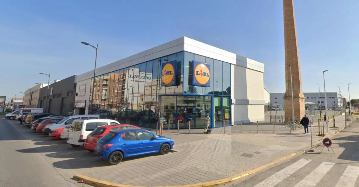 People in HOTEL AVIACIOn