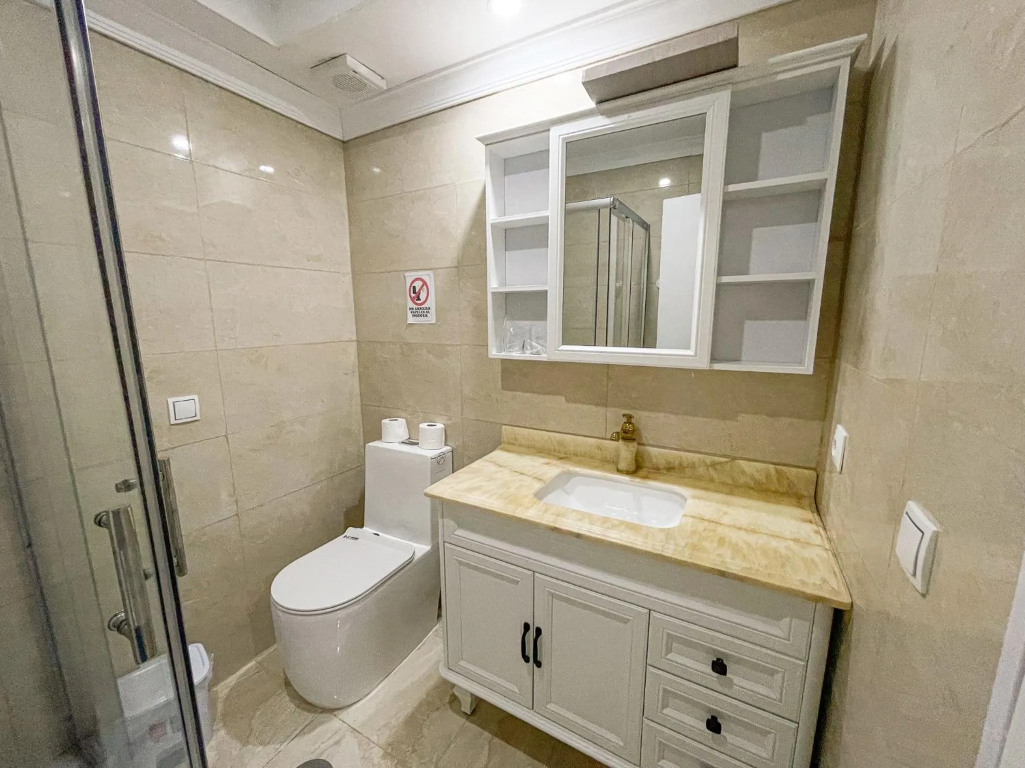 Toilet in HOTEL AVIACIOn