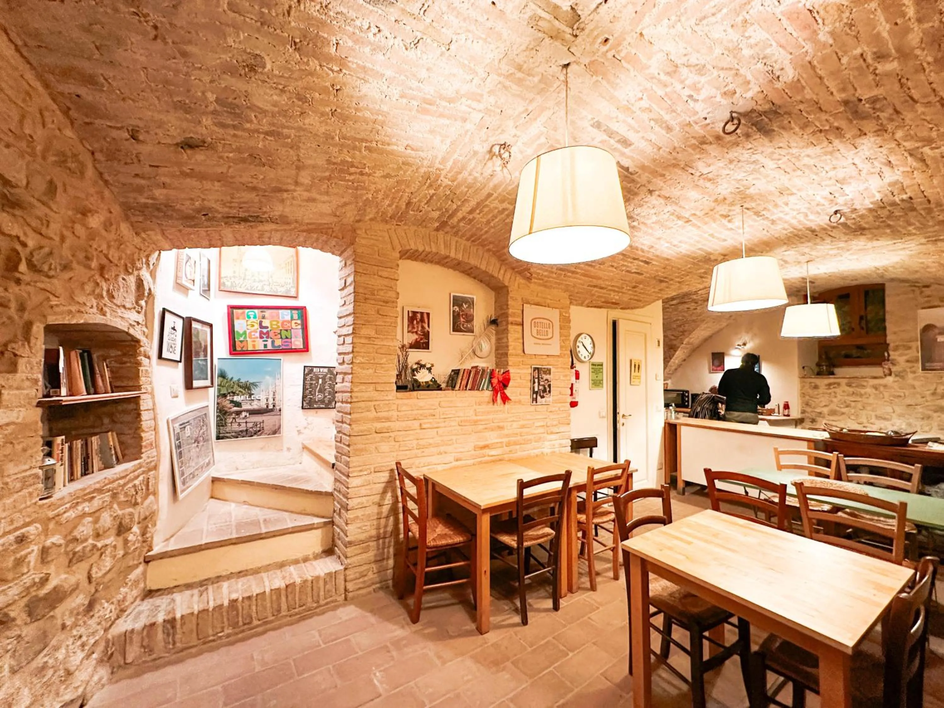 Communal kitchen in Ostello Bello Assisi Bevagna