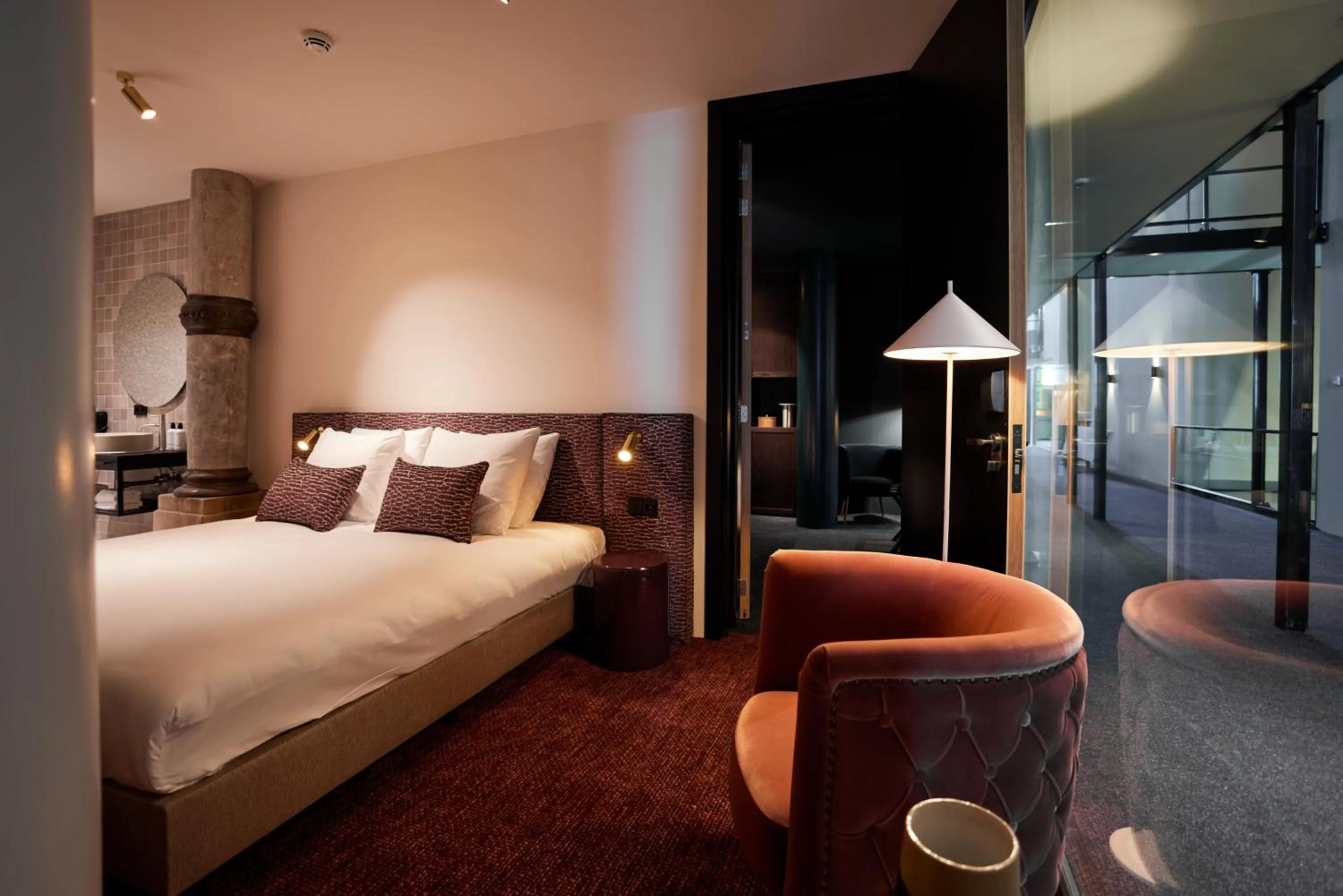 Photo of the whole room, Bed in Heavens Hotel