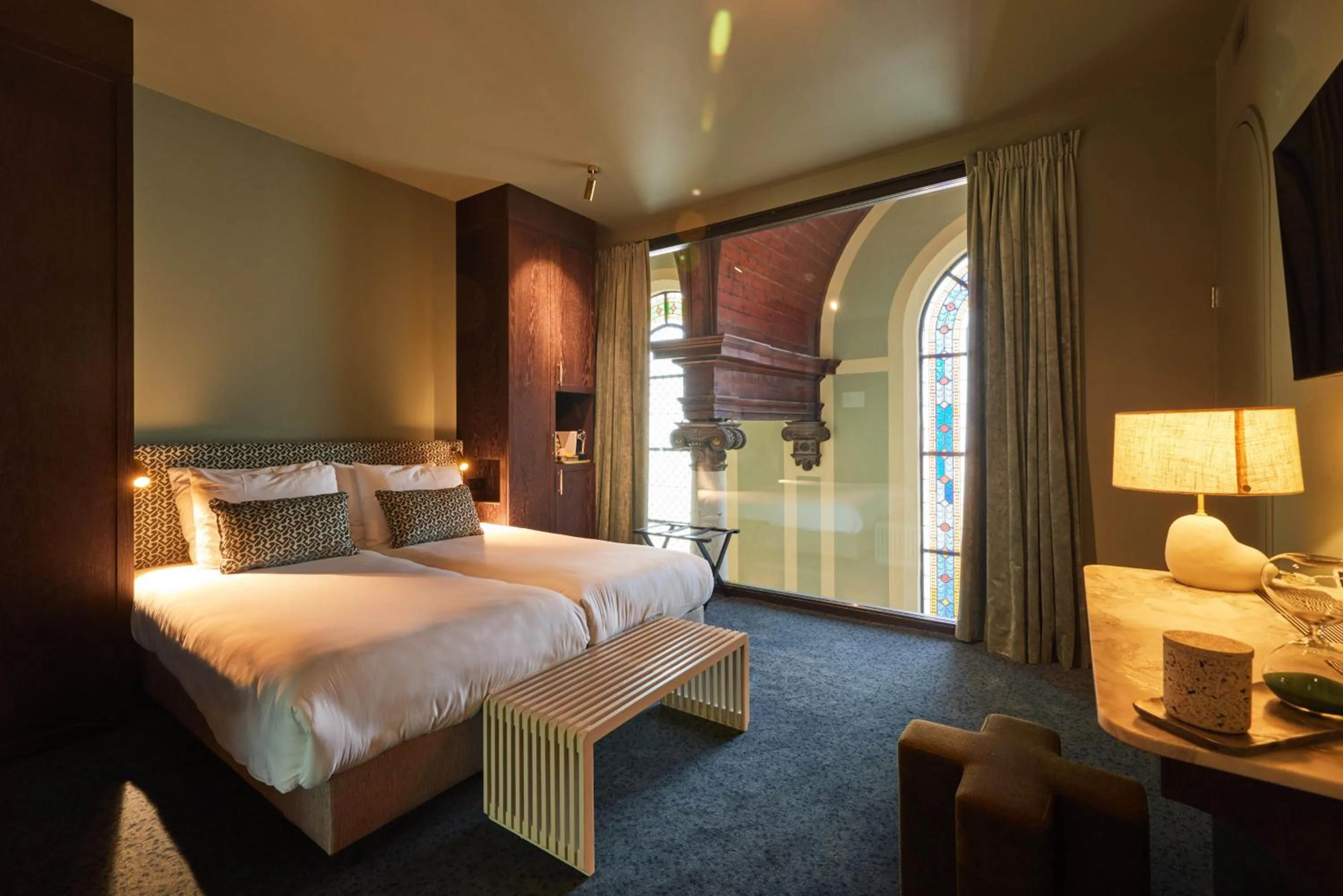 Photo of the whole room, Bed in Heavens Hotel