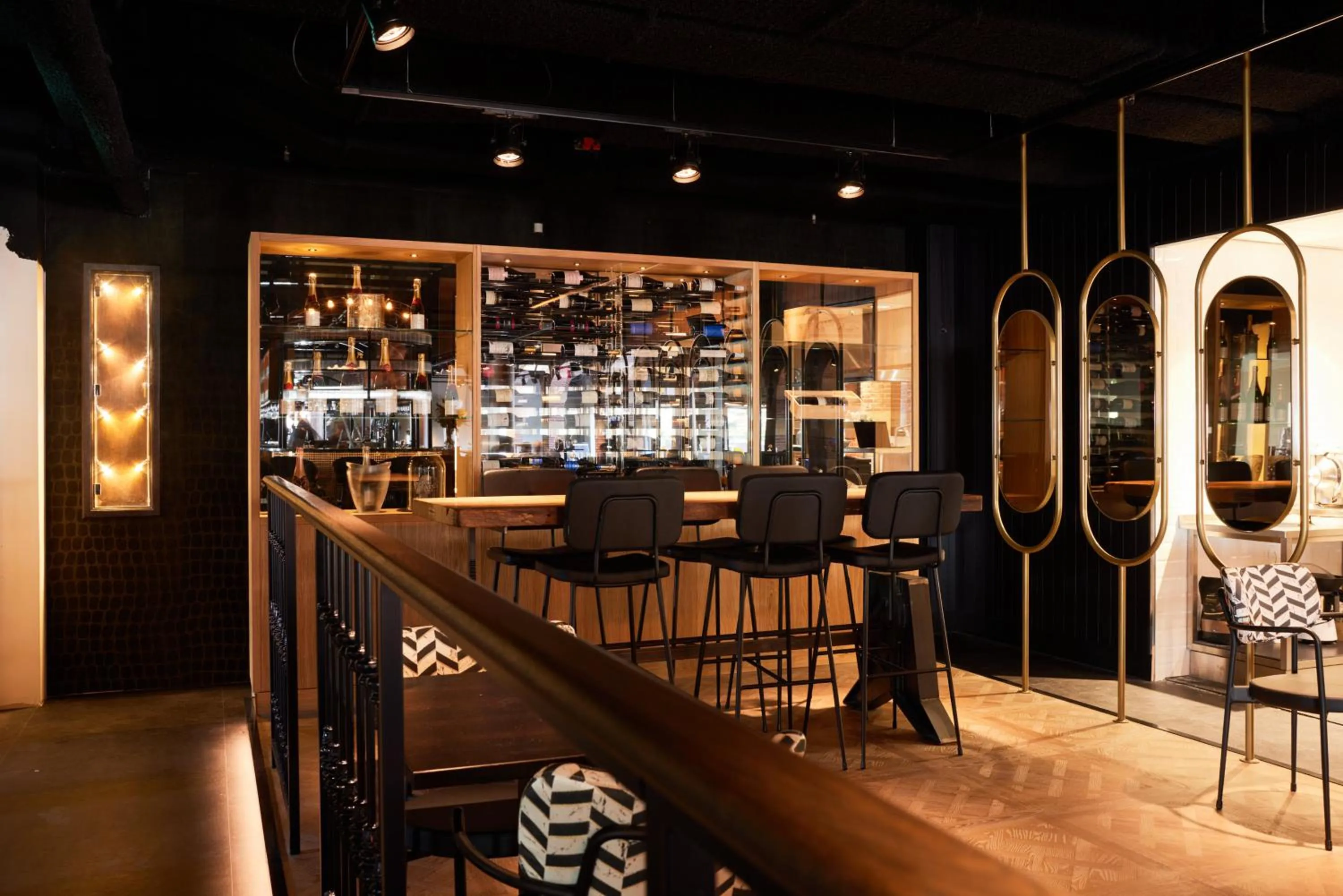 Restaurant/places to eat in Heavens Hotel