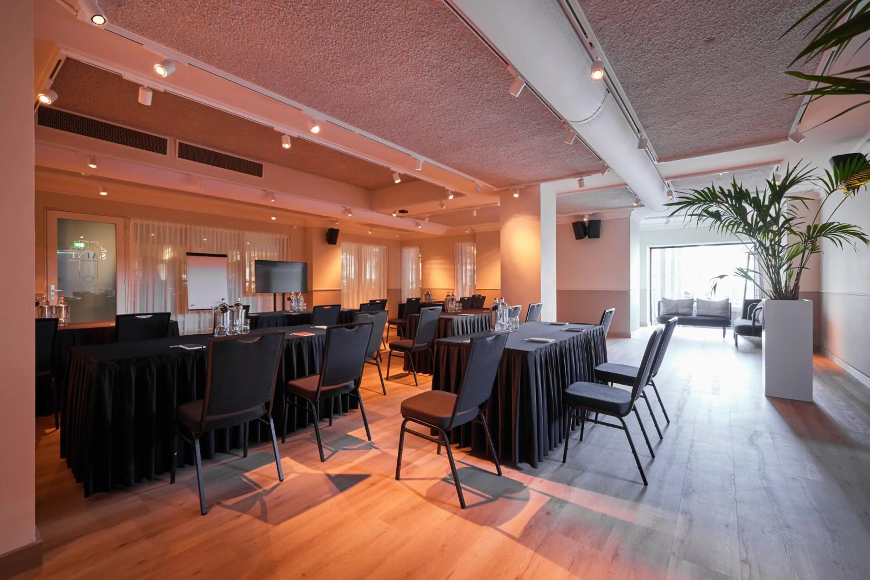 Banquet/Function facilities in Heavens Hotel