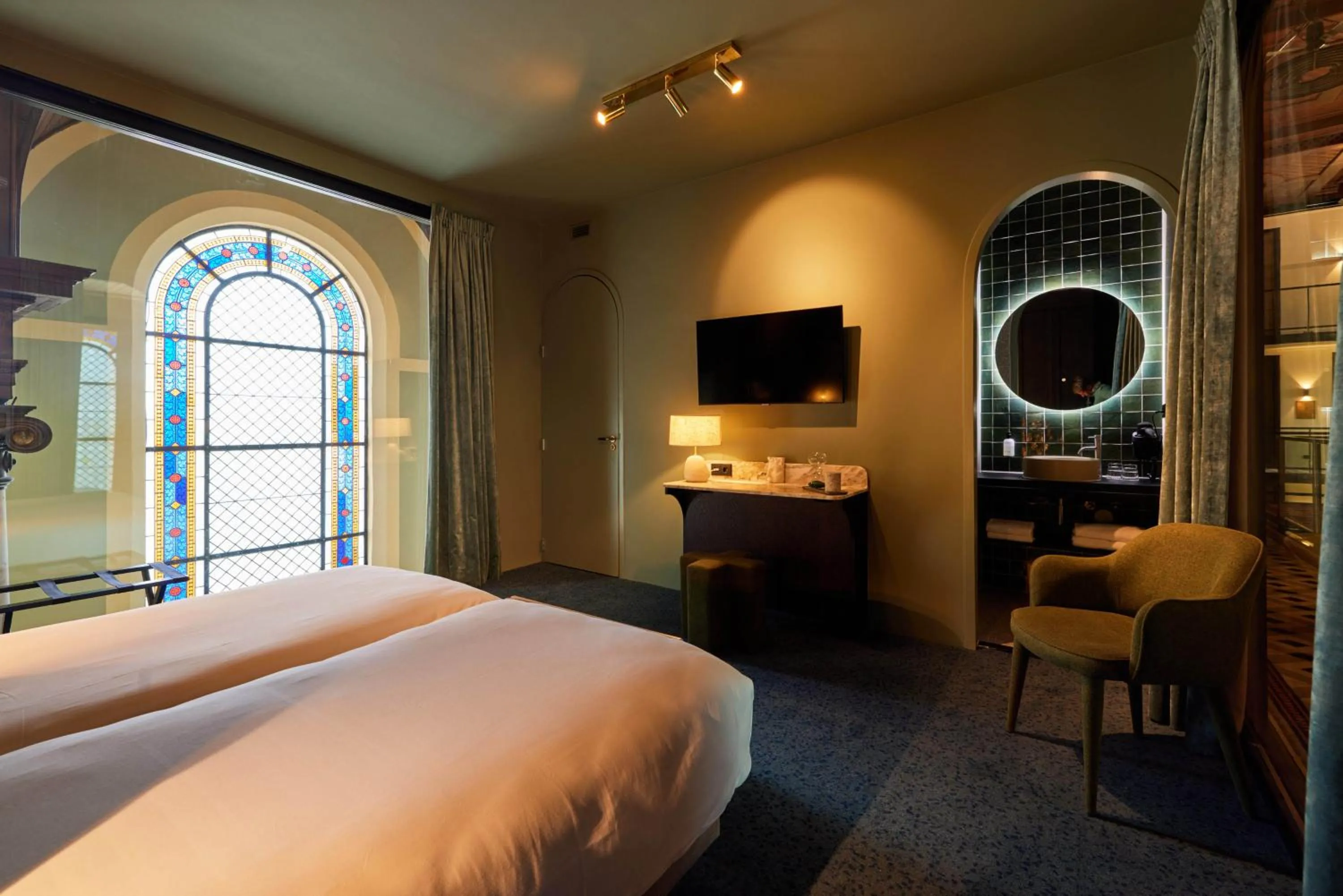 View (from property/room), Bed in Heavens Hotel