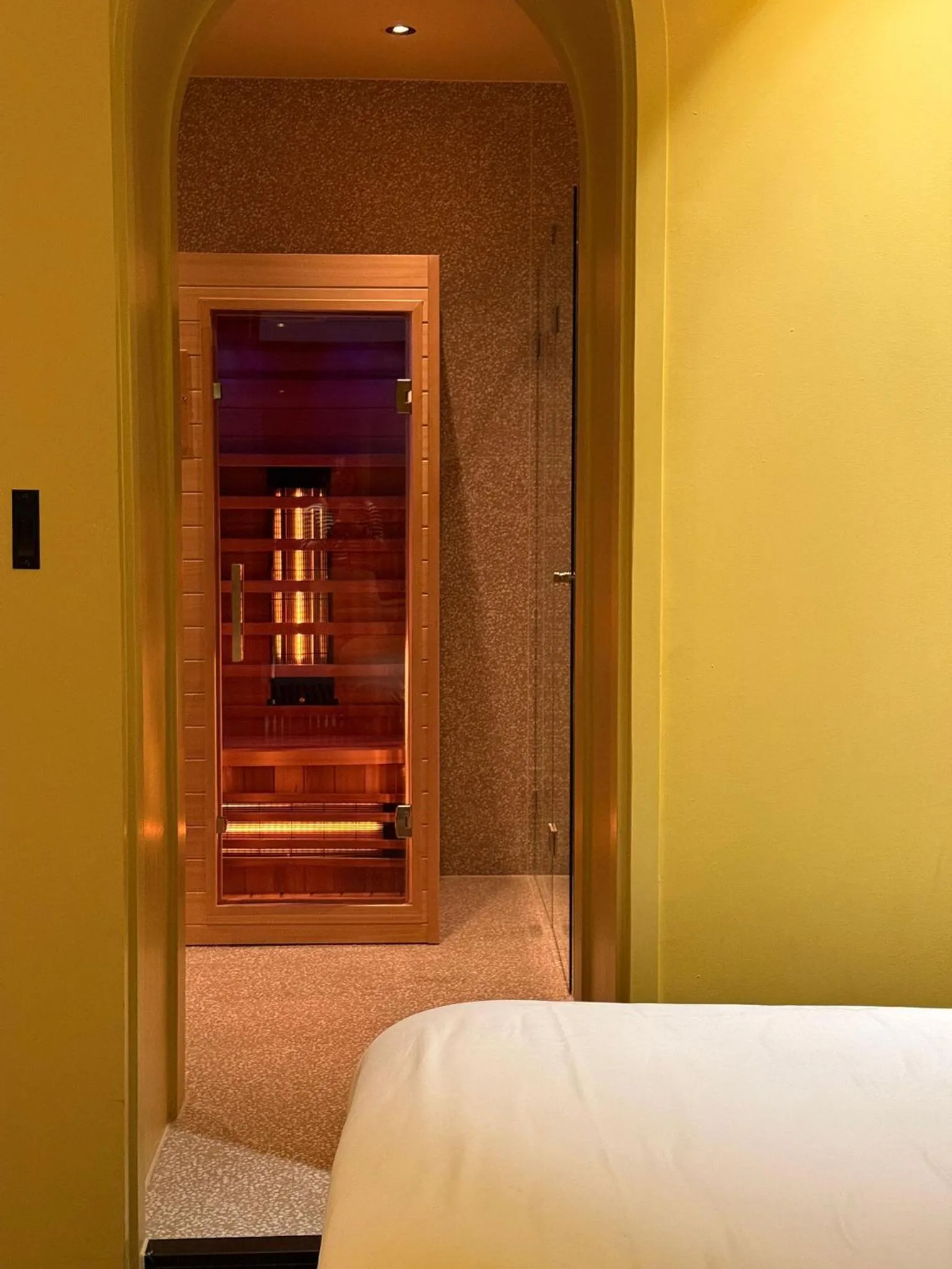 Sauna, Bed in Heavens Hotel