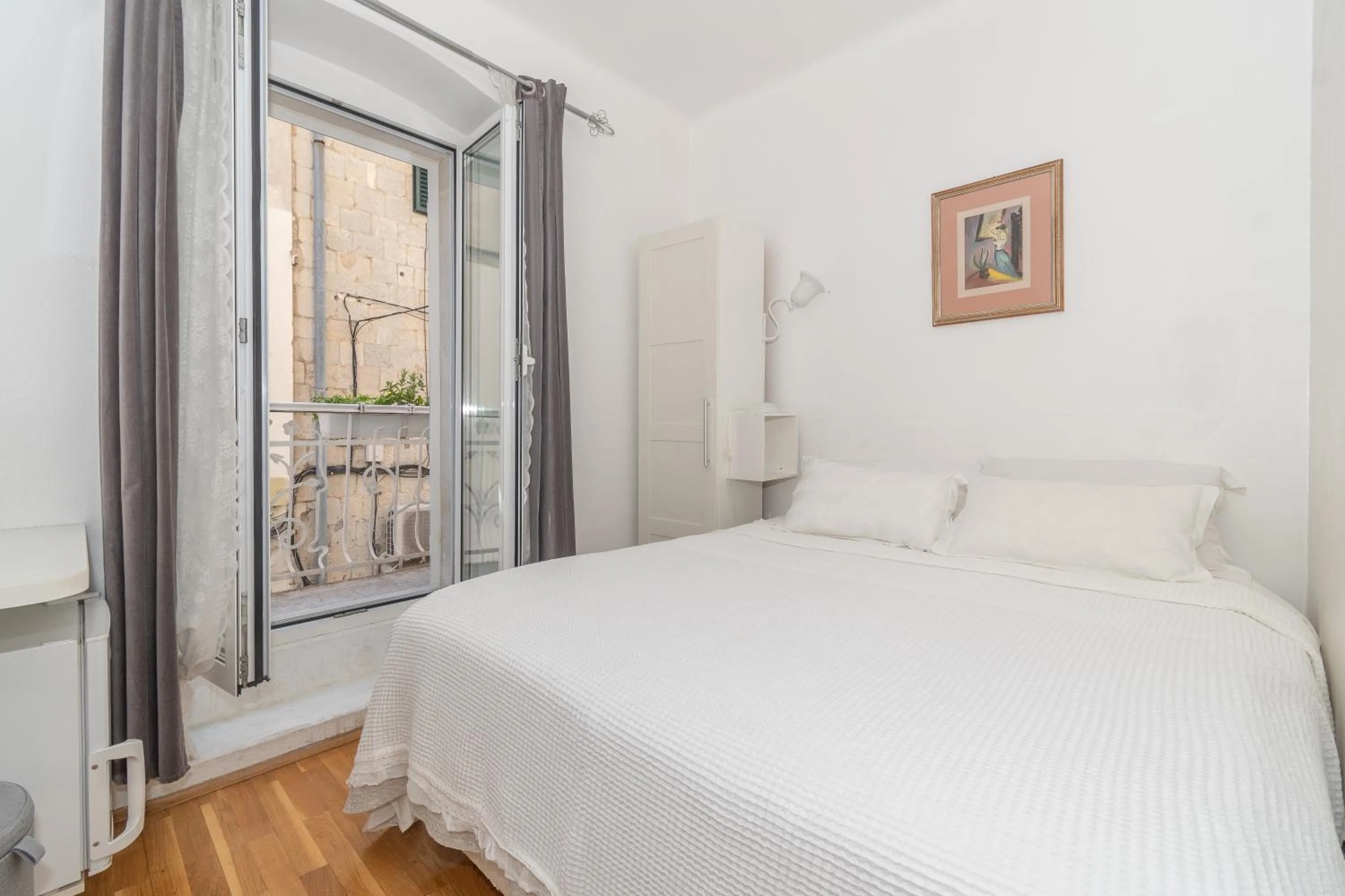 Bedroom in Rooms Gold