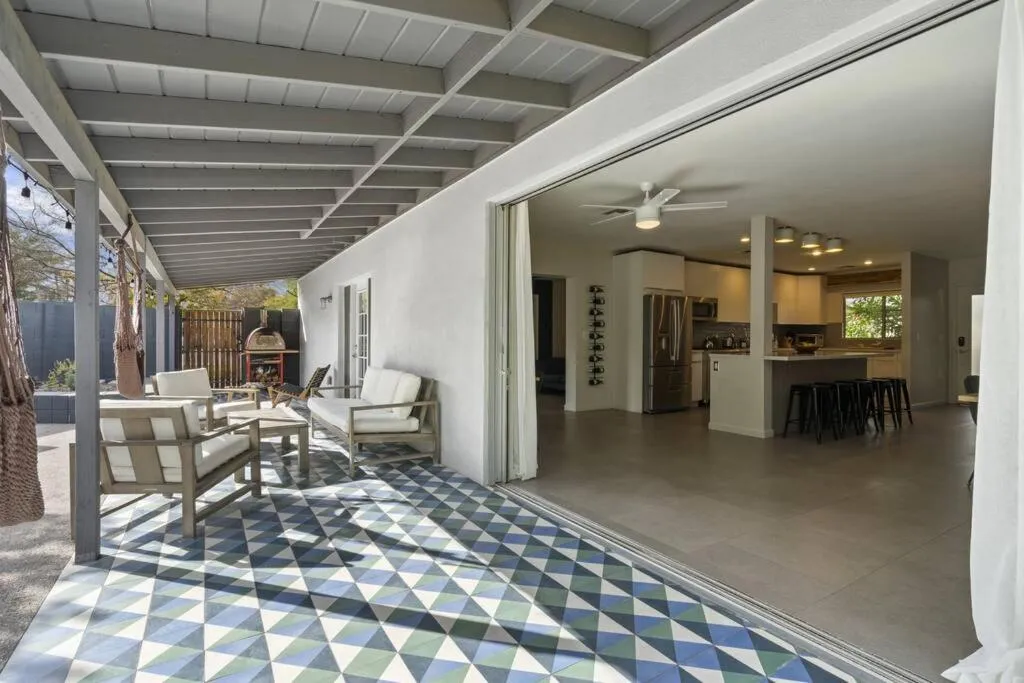 Mid-Century Stunner // Large Yard and Patio for Indoor/Outdoor Living