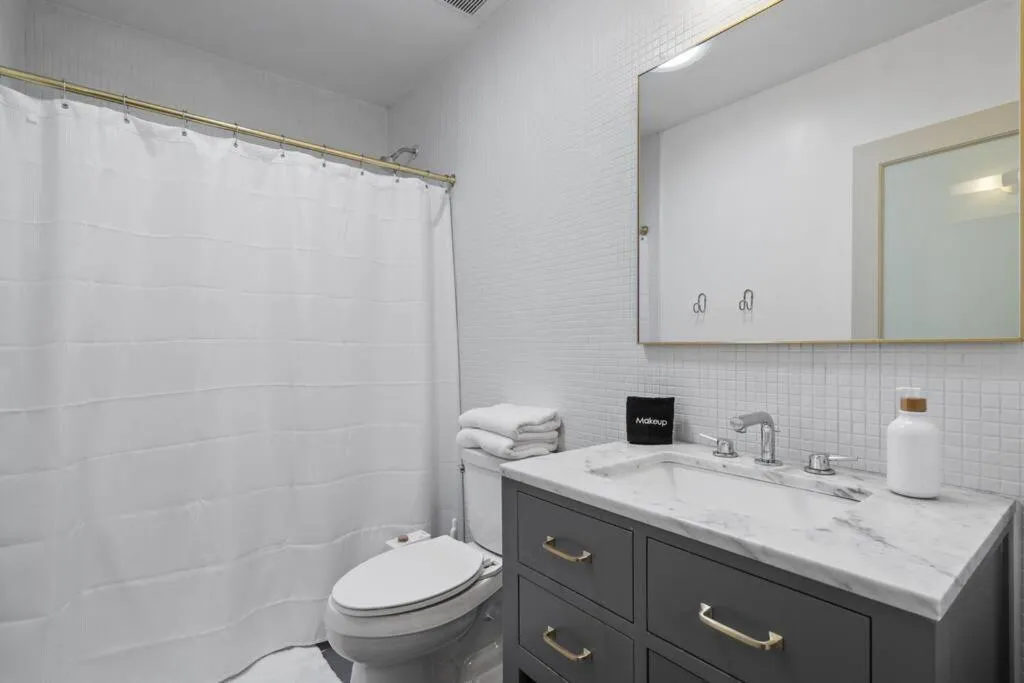 Mid-Century Stunner // Large Yard and Patio for Indoor/Outdoor Living