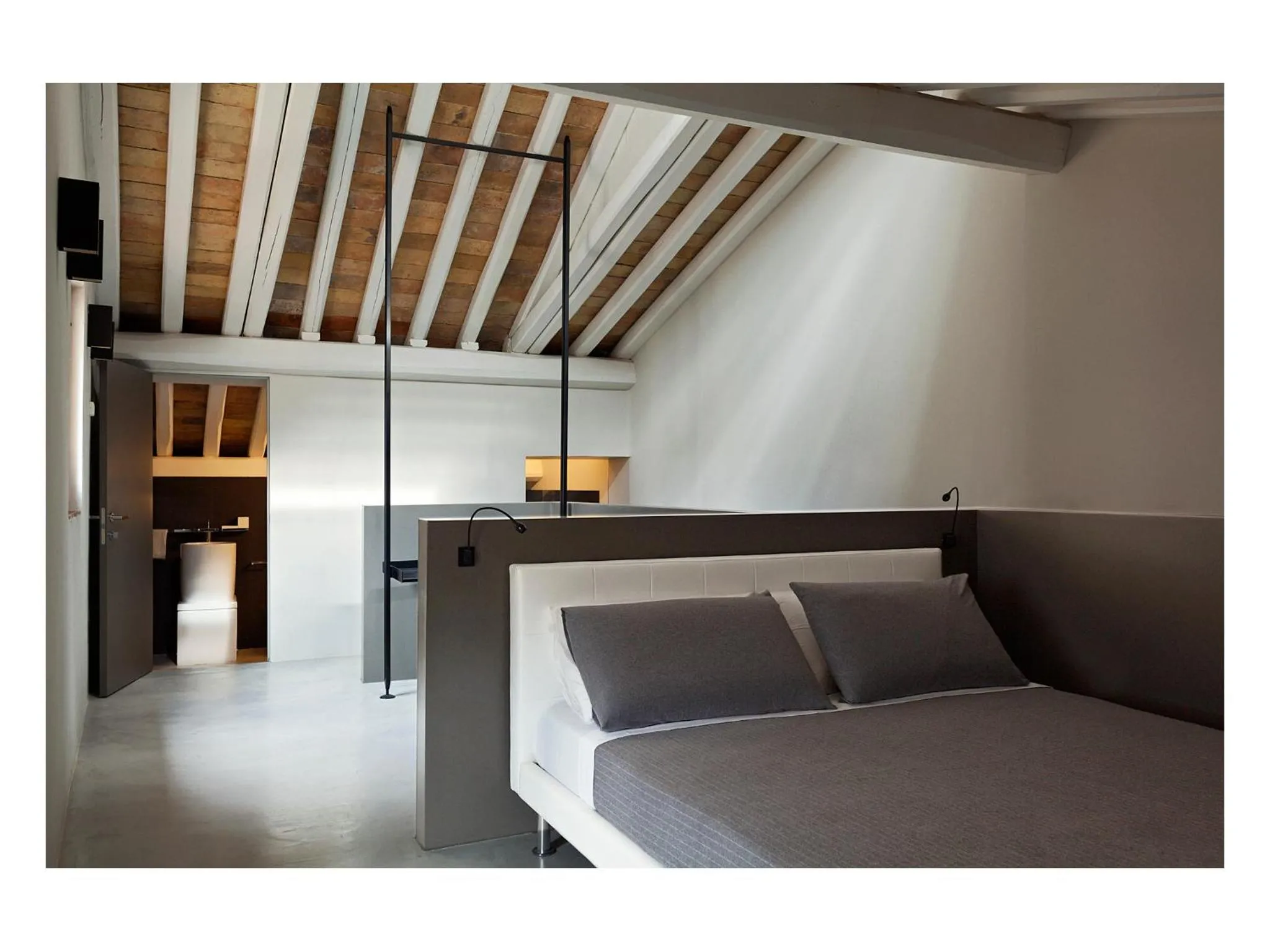 Photo of the whole room, Bed in Casa de' Coronari