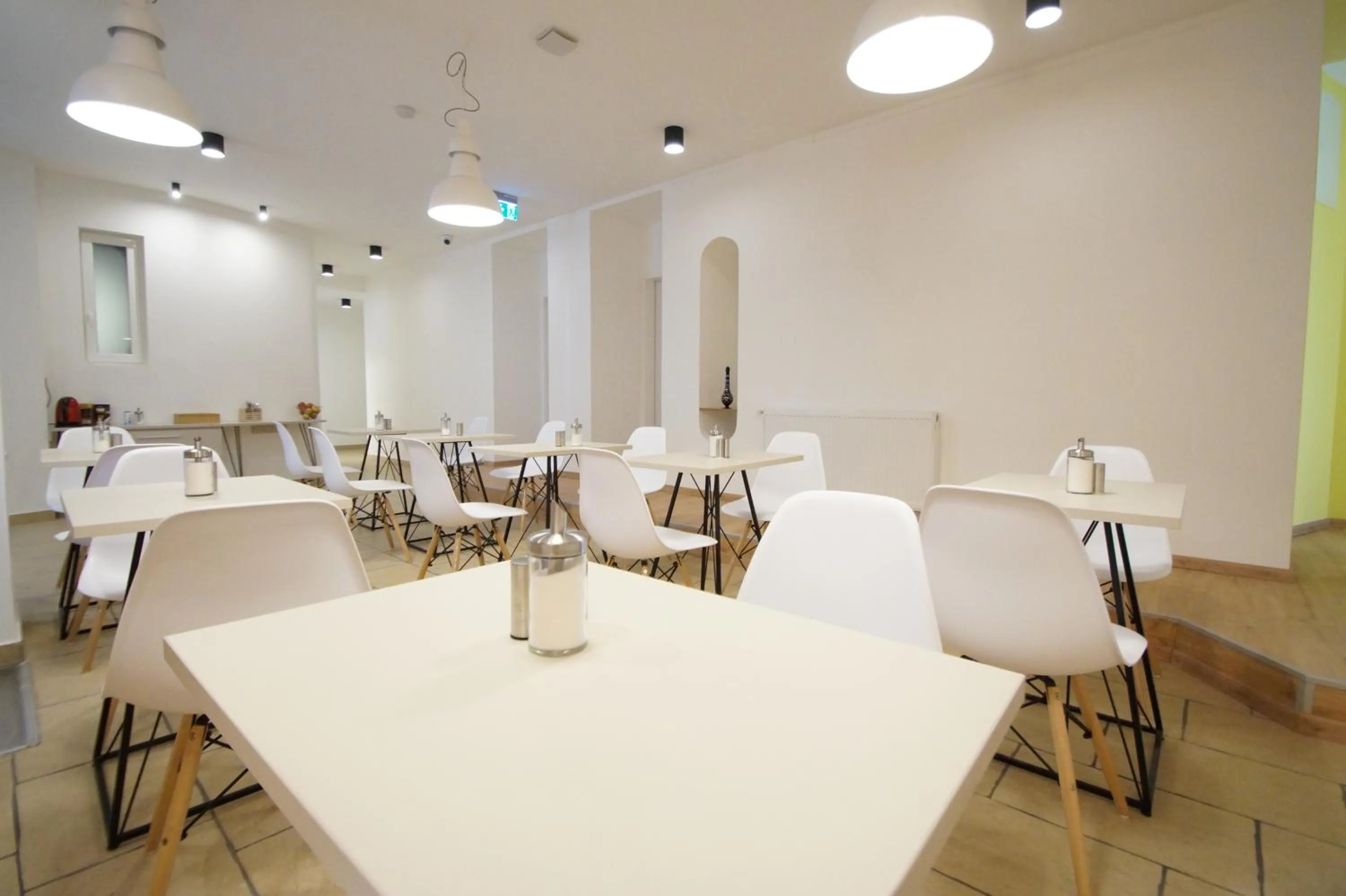 Lobby or reception in Dan In'n Out