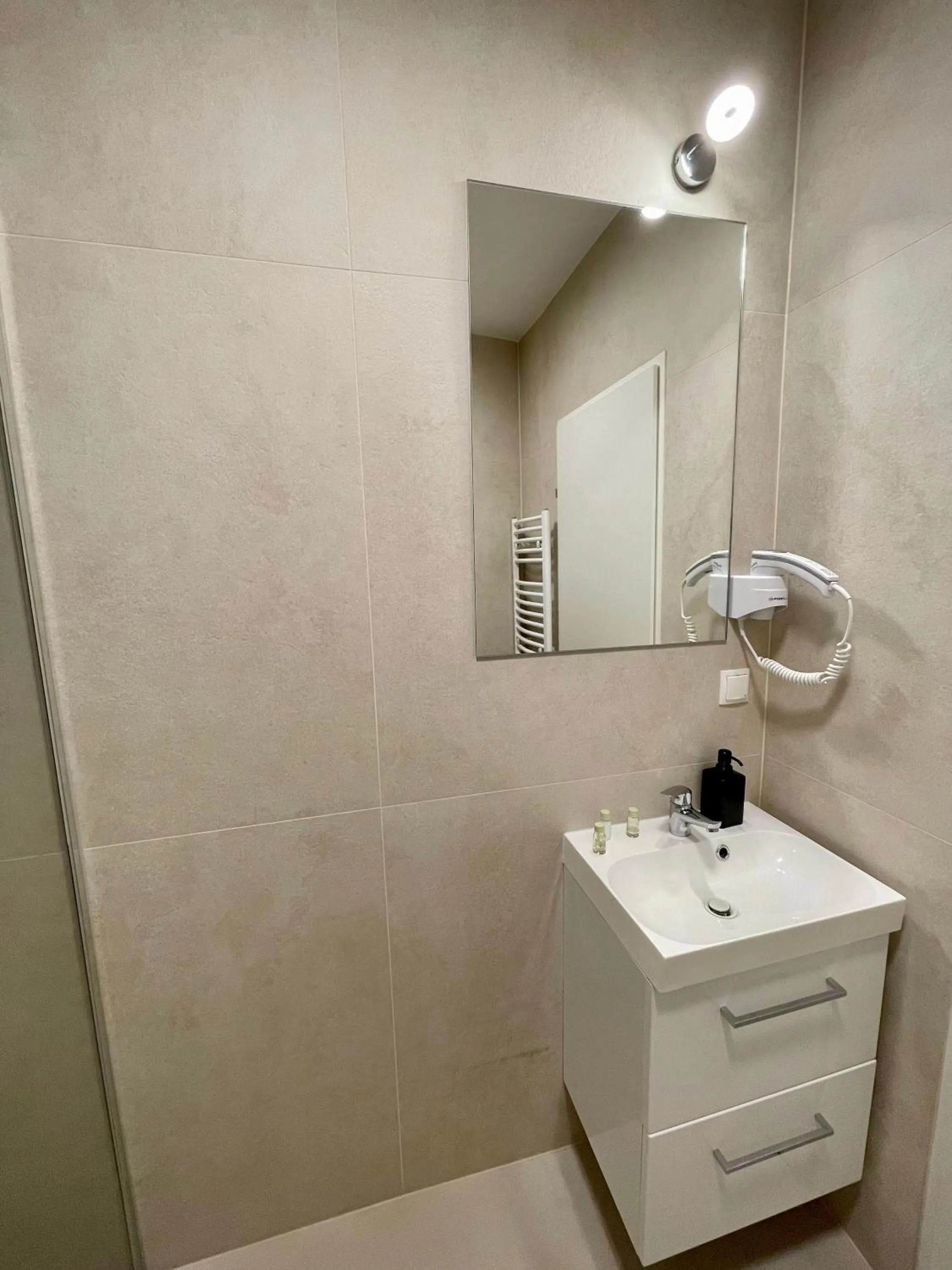 Bathroom in Dan In'n Out