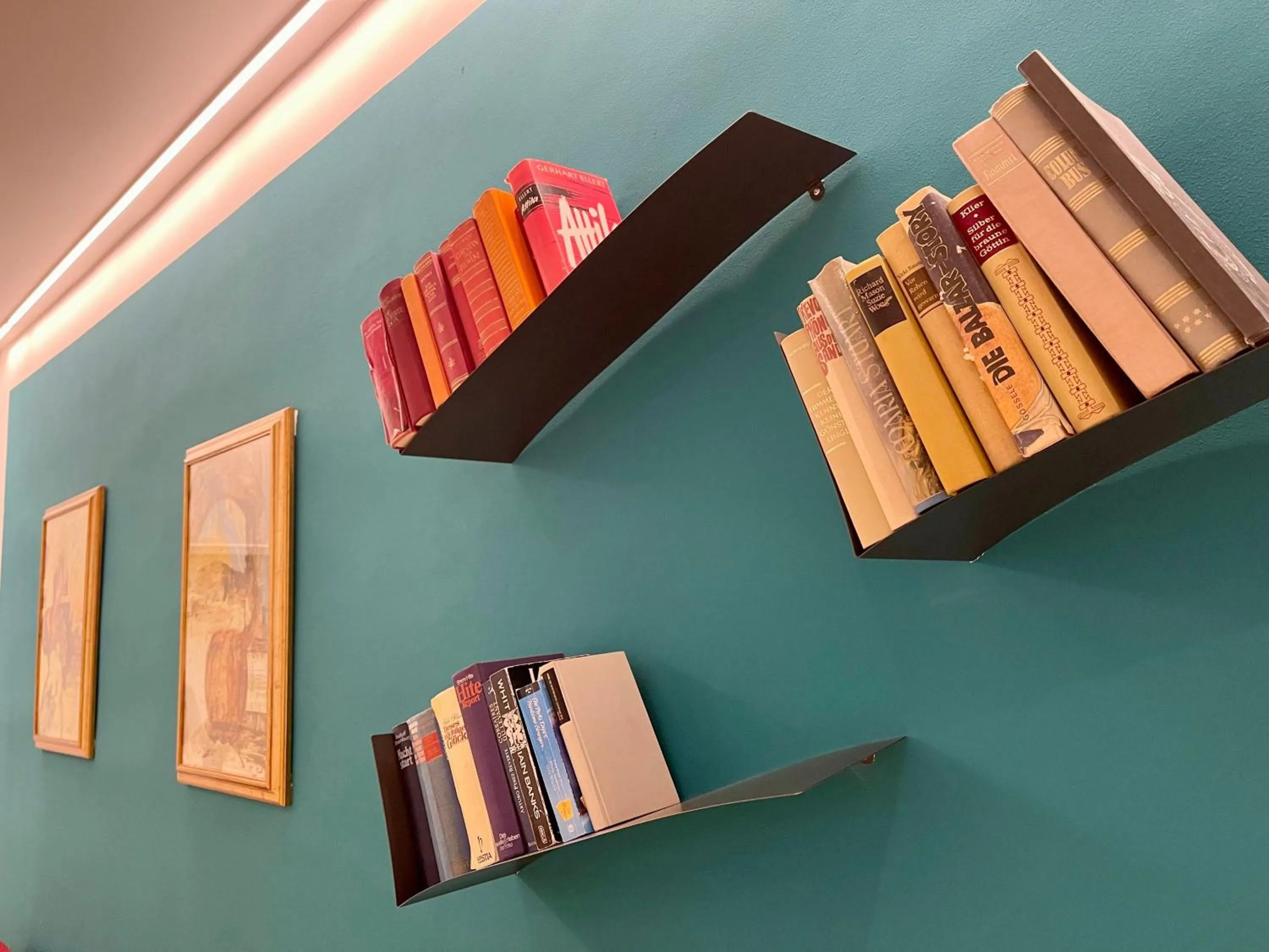 Library in Dan In'n Out