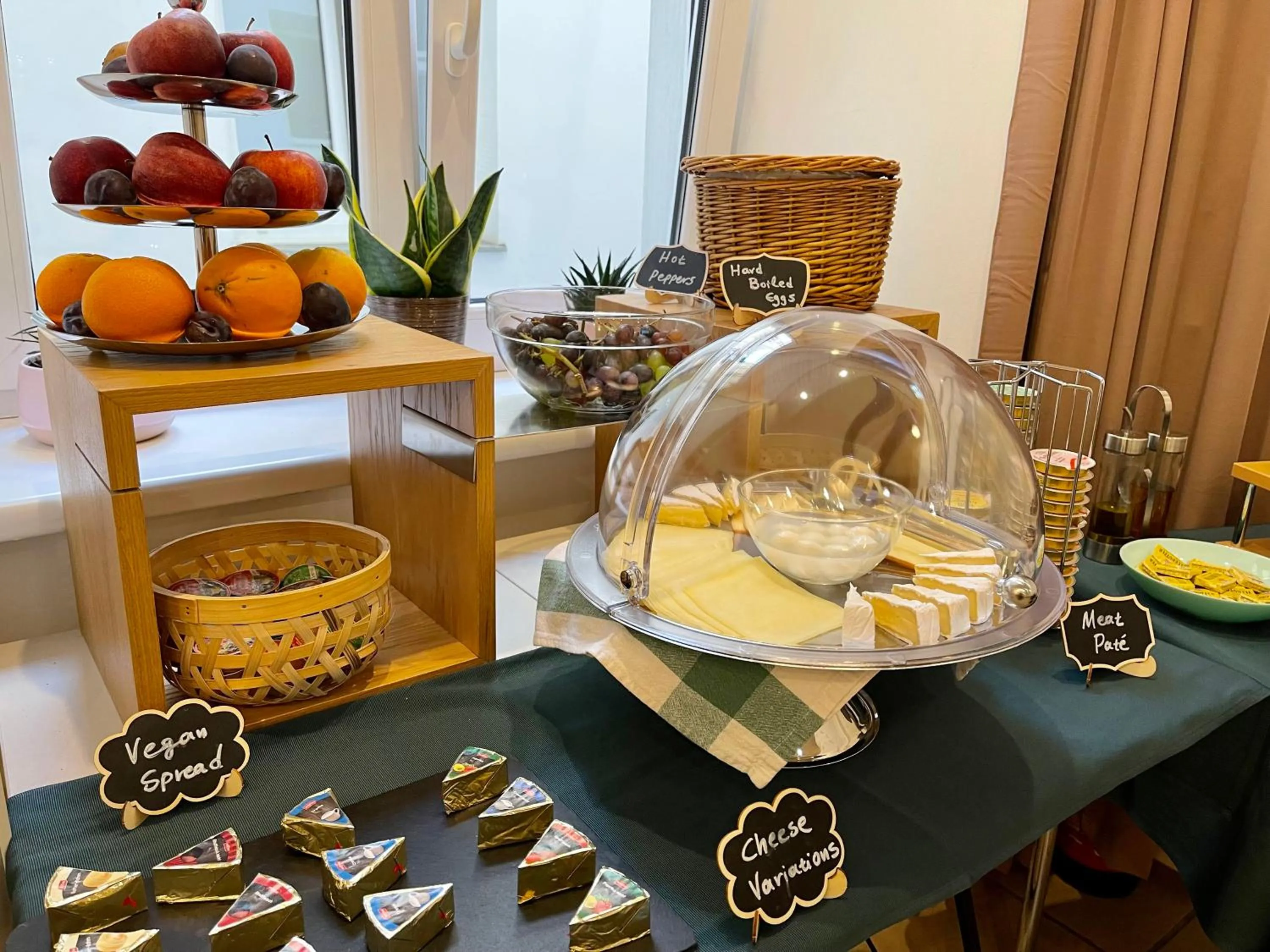 Buffet breakfast in Dan In'n Out