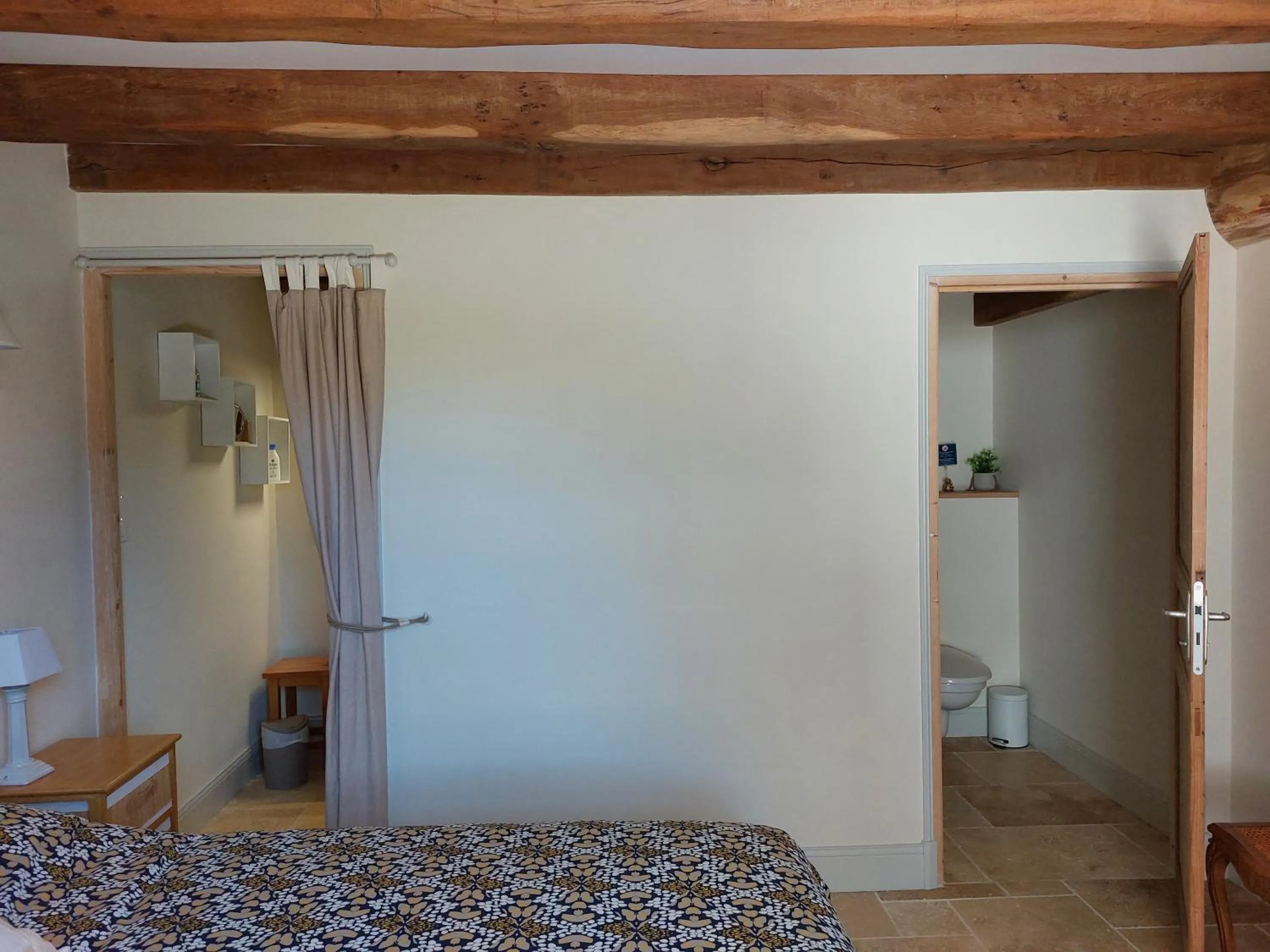Bed in Suite de charme dans une maison charentaise