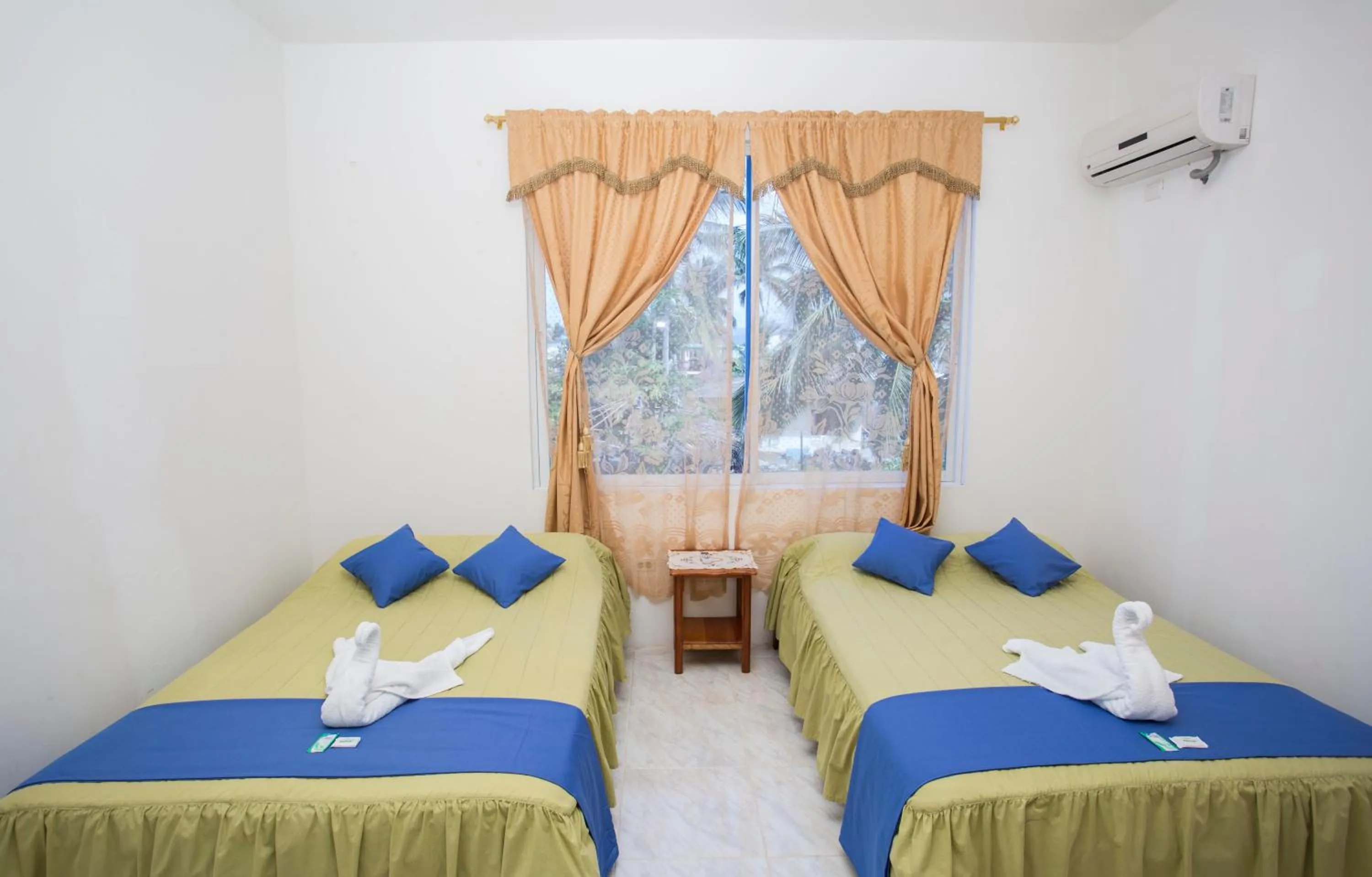 Photo of the whole room, Bed in Paraiso de Isabela