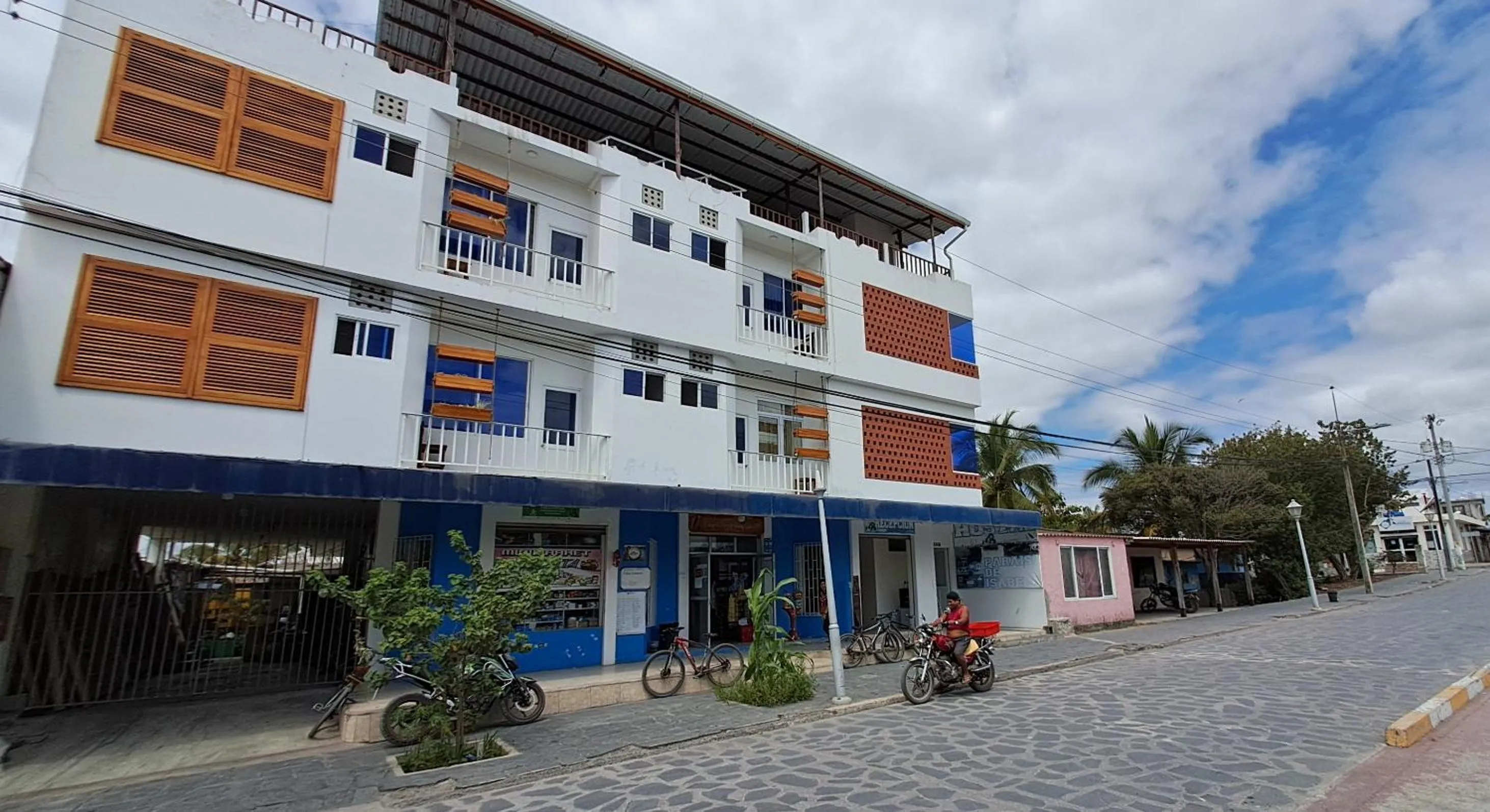 Street view in Paraiso de Isabela
