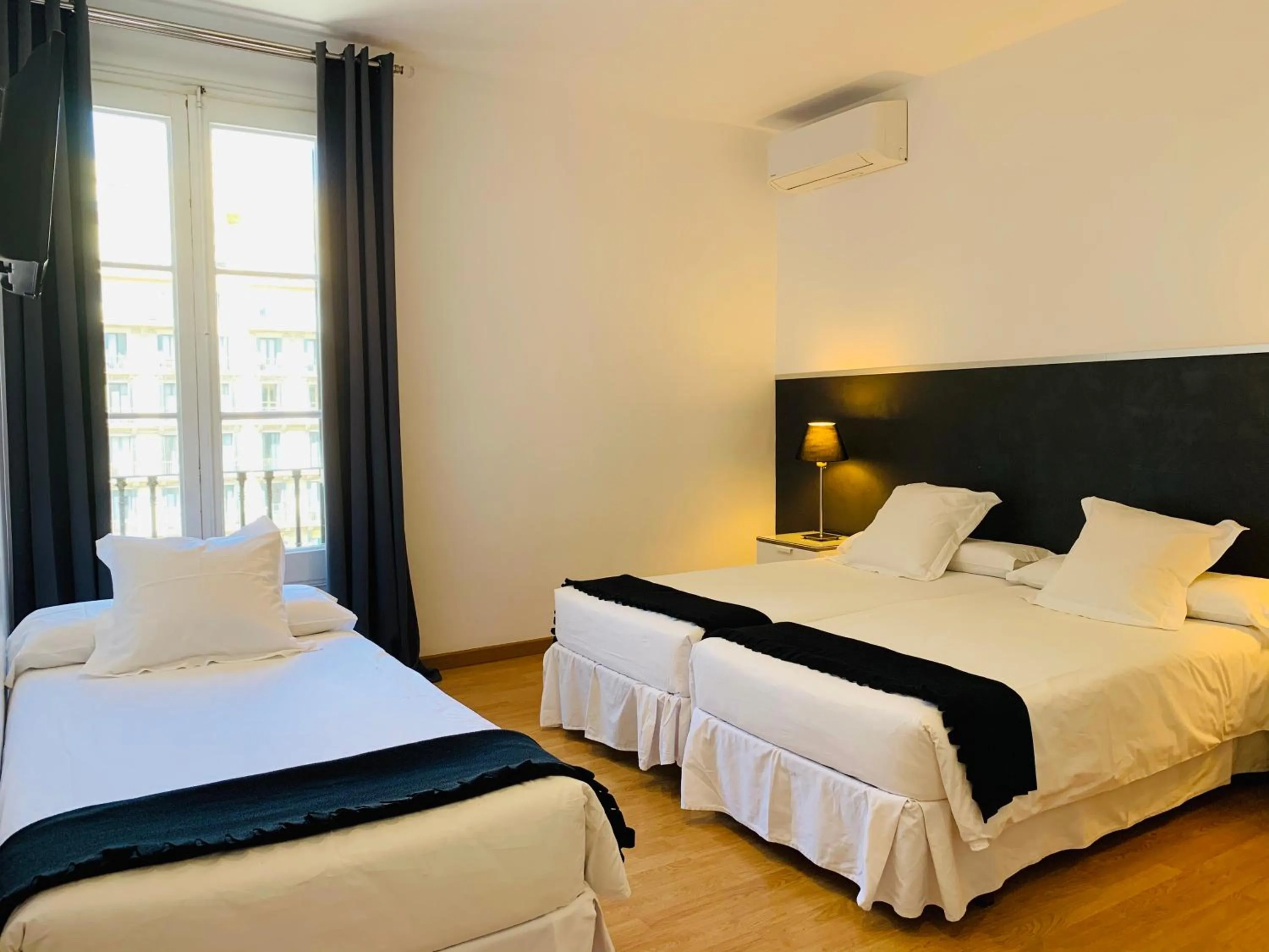 Bed in Super Balmes Guest House