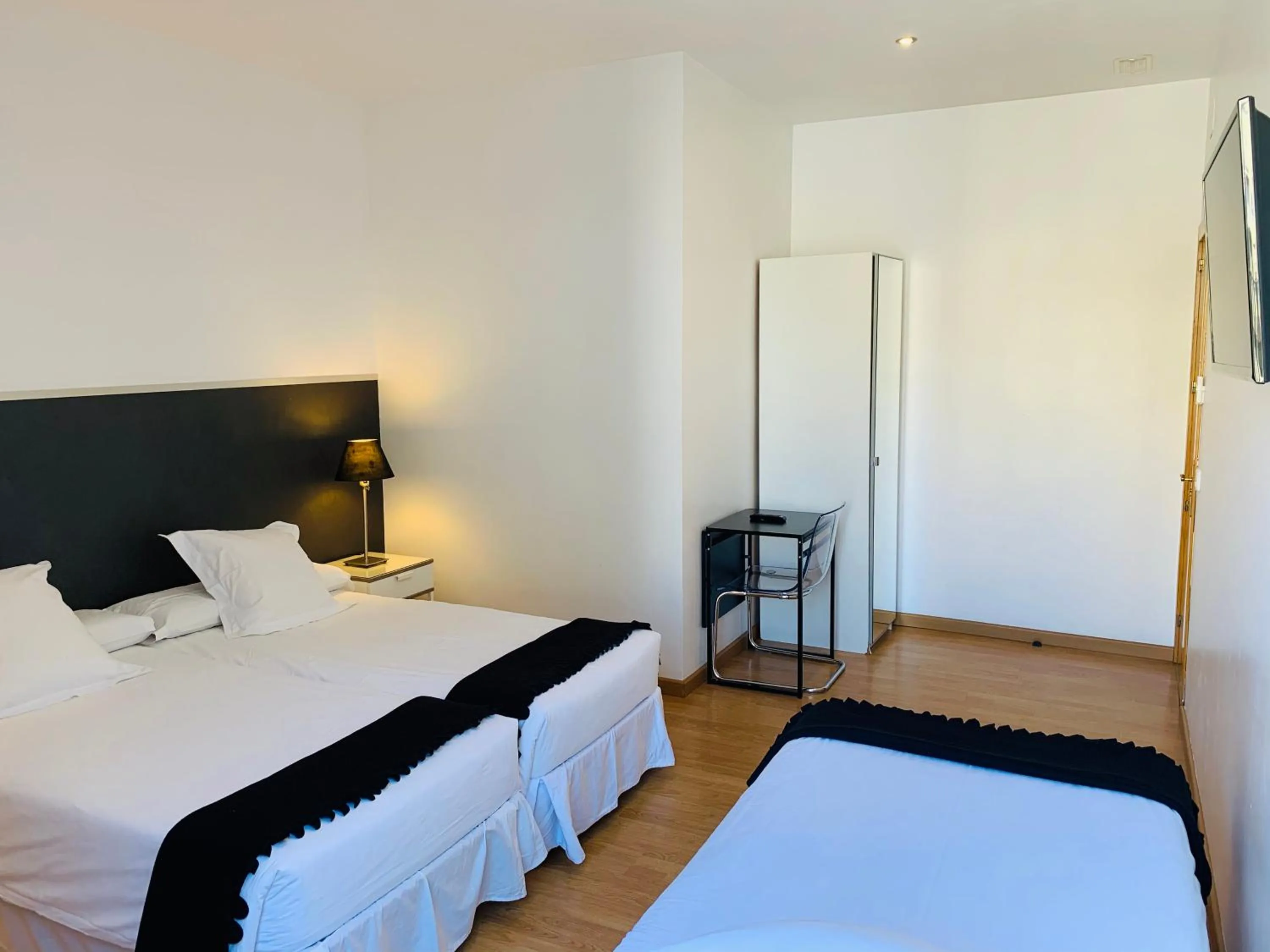 Bed in Super Balmes Guest House