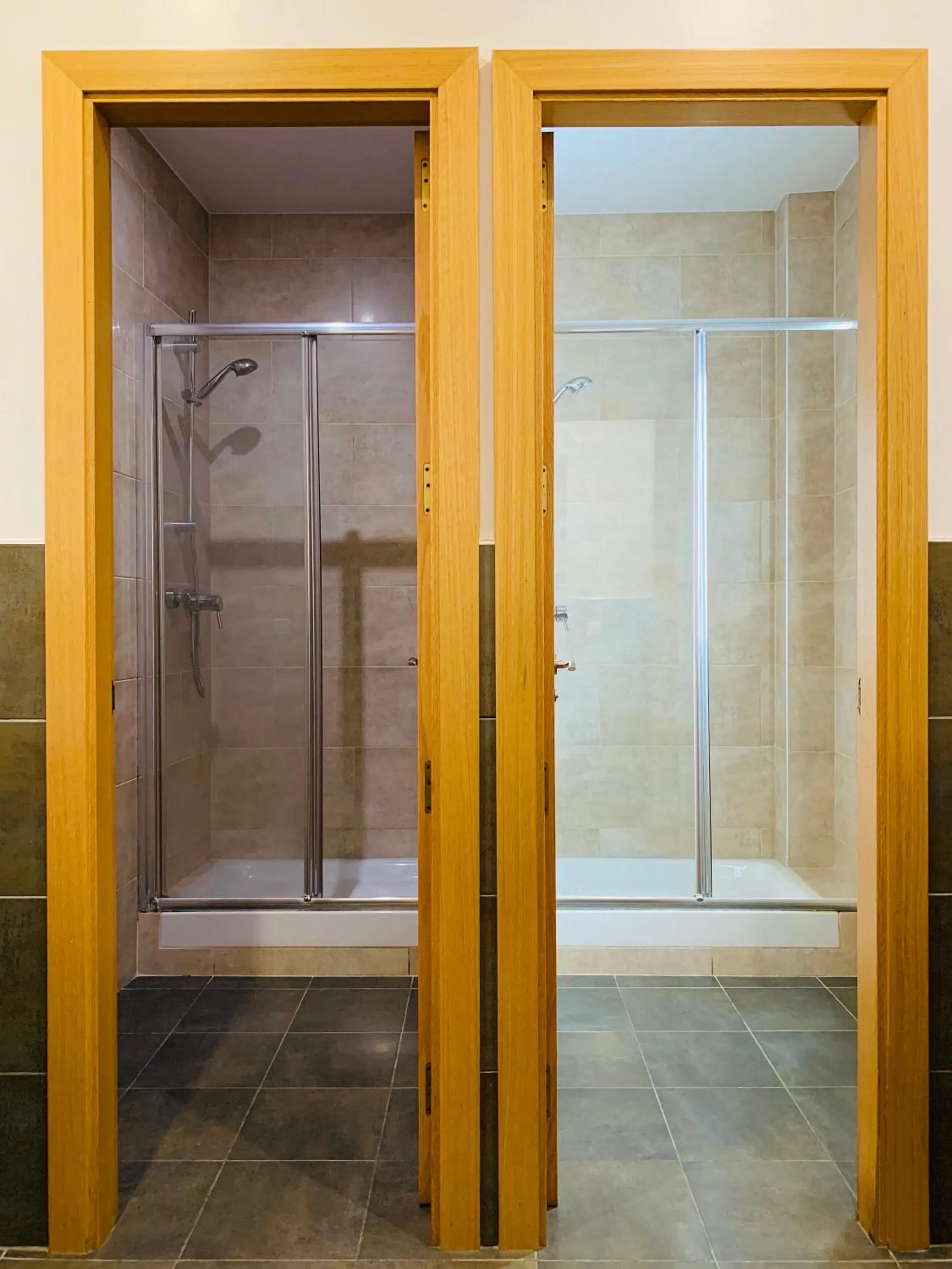 Shower in Super Balmes Guest House