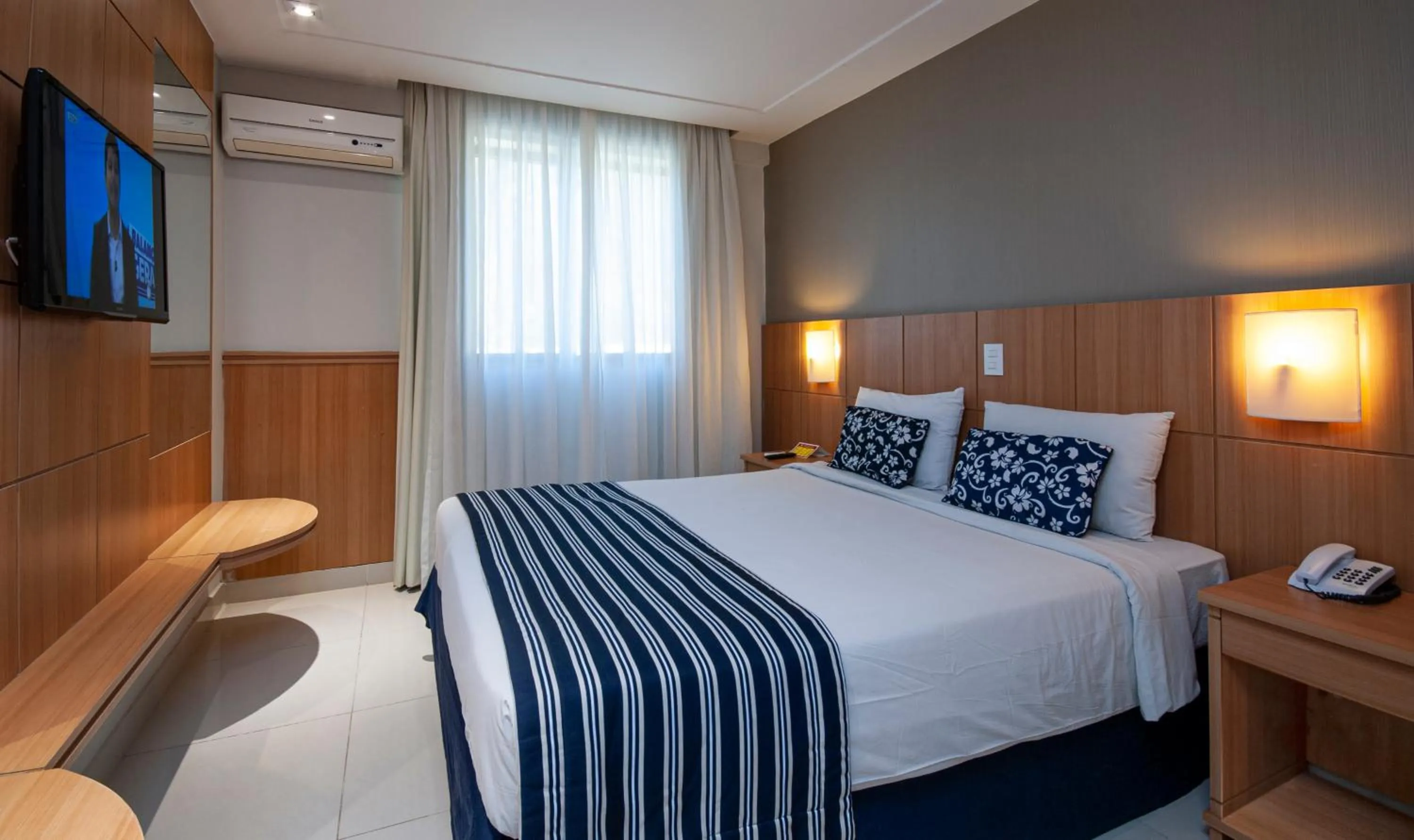 Photo of the whole room, Bed in Hotel Atlântico Rio