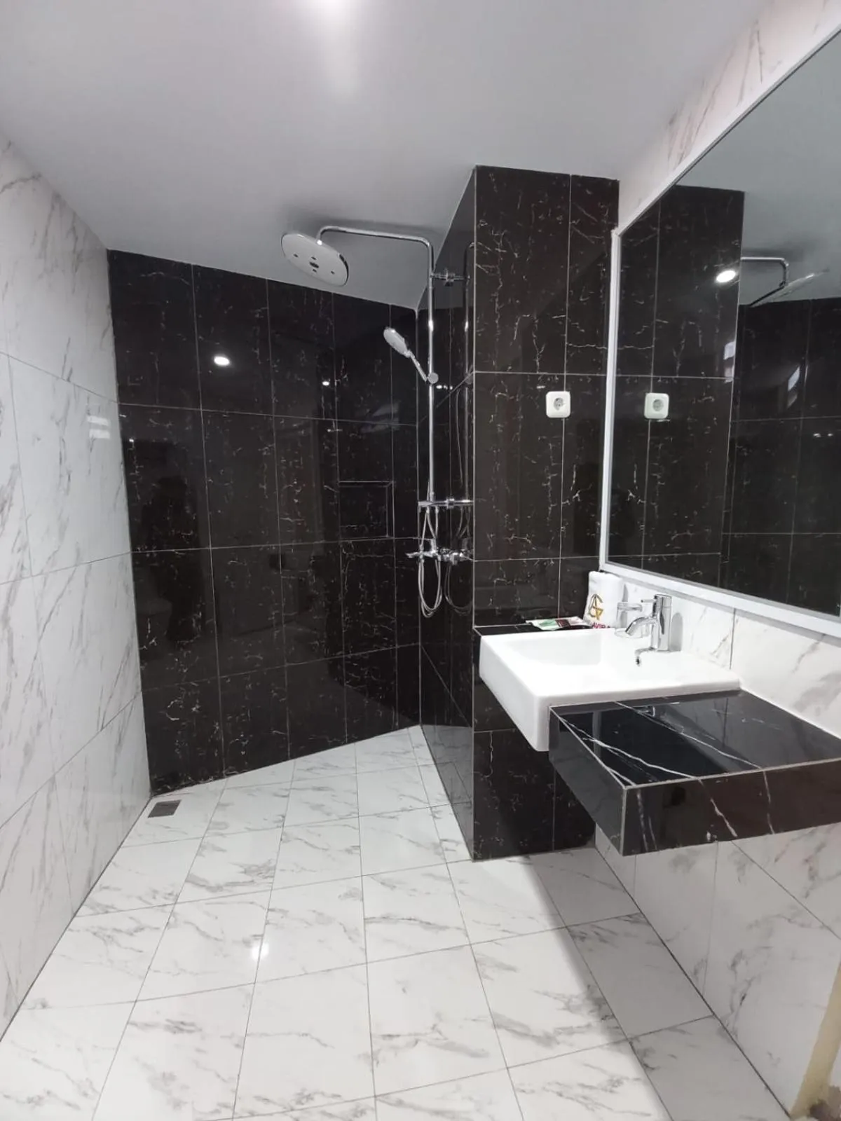 Bathroom in Grand Avira Hotel