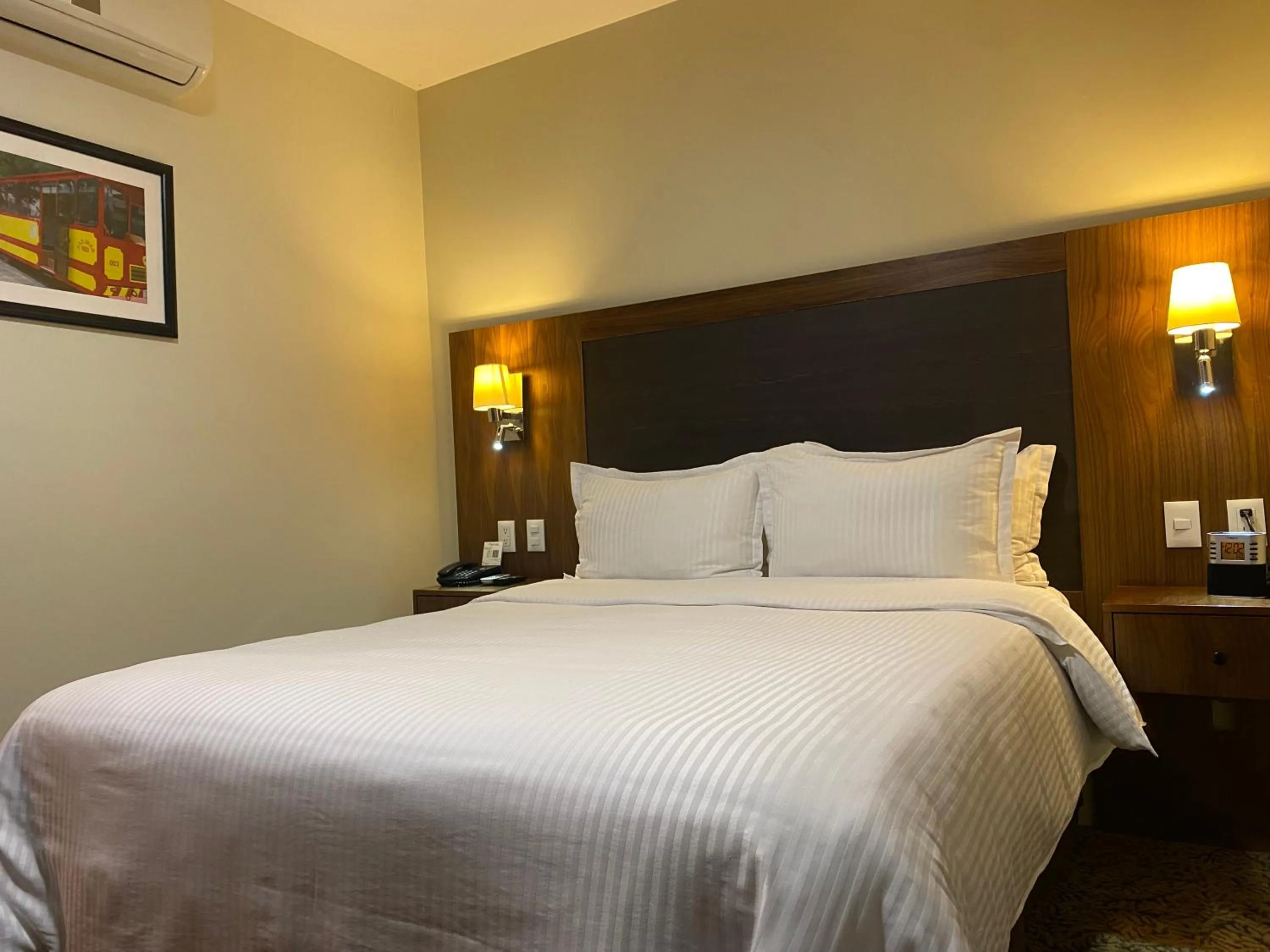 Bed in Wyndham Garden Mexico Reforma