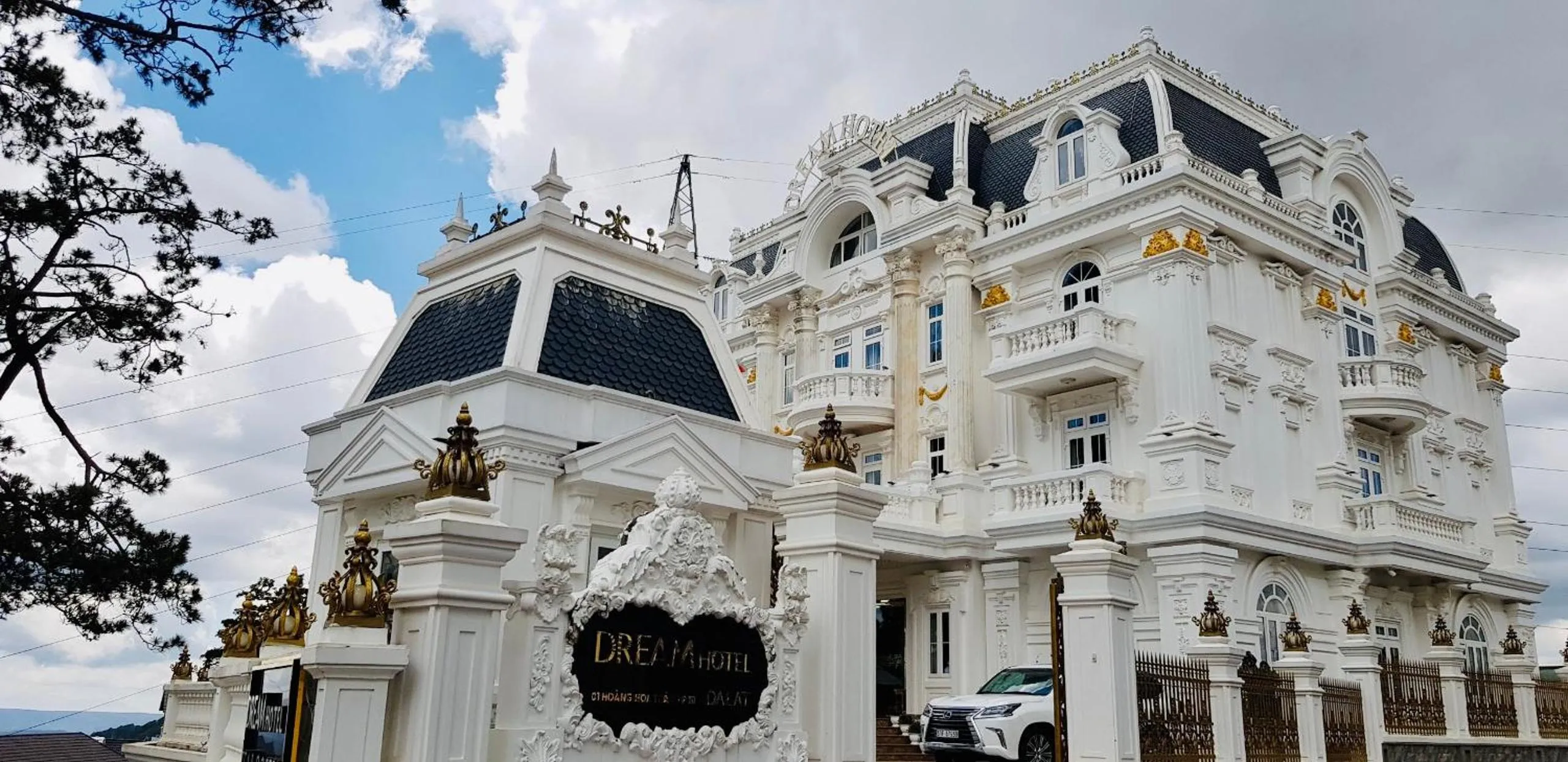 Property building in Dream Boutique Hotel