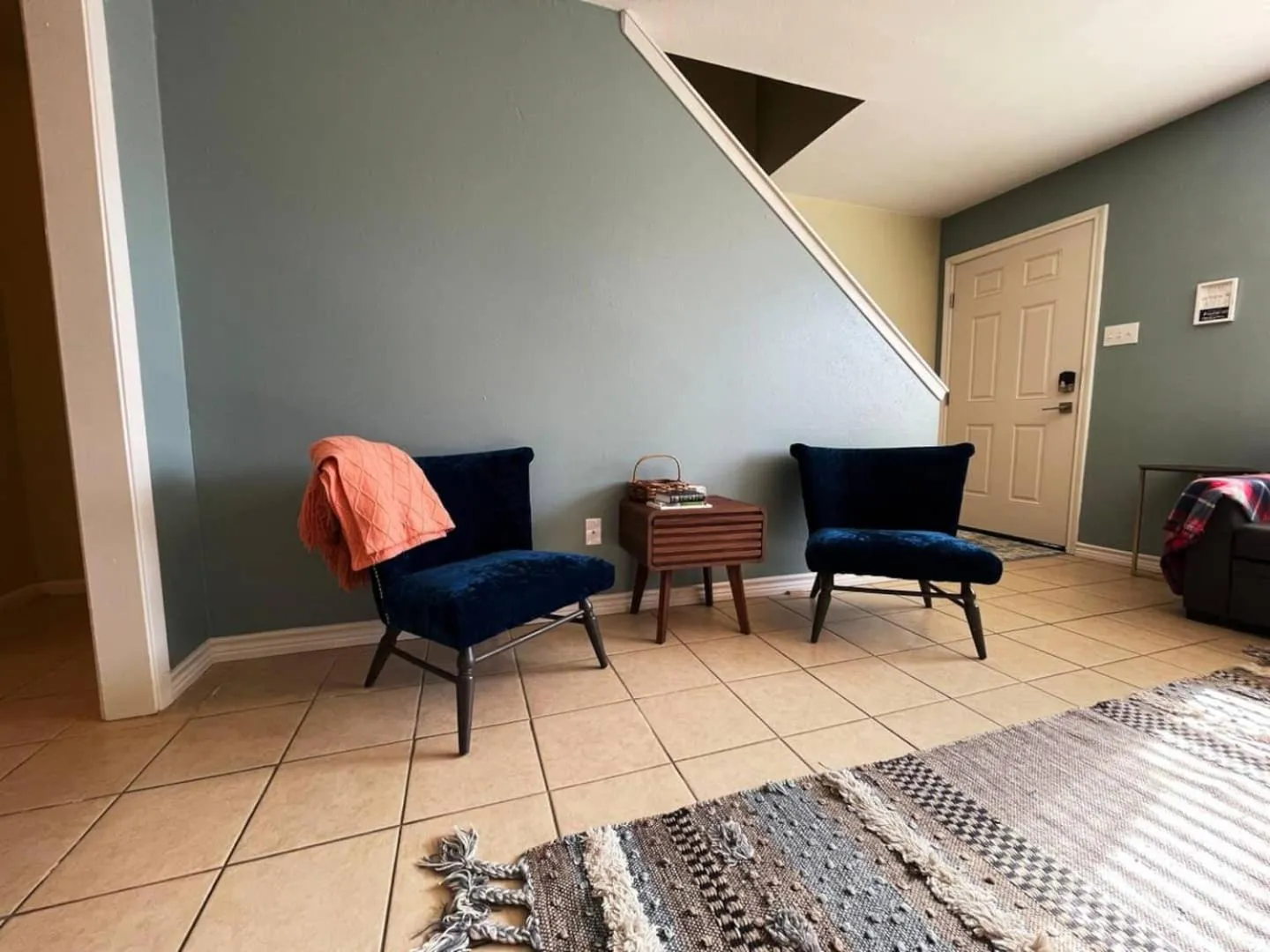 Full Kitchen, Beautiful & Brilliant Apt B