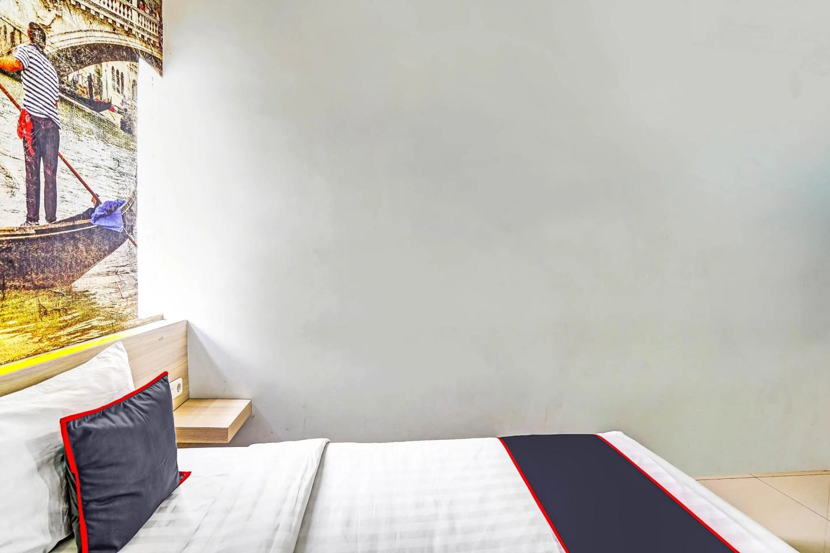 Bedroom in Capital O 90888 Bintang Diponggo Residence