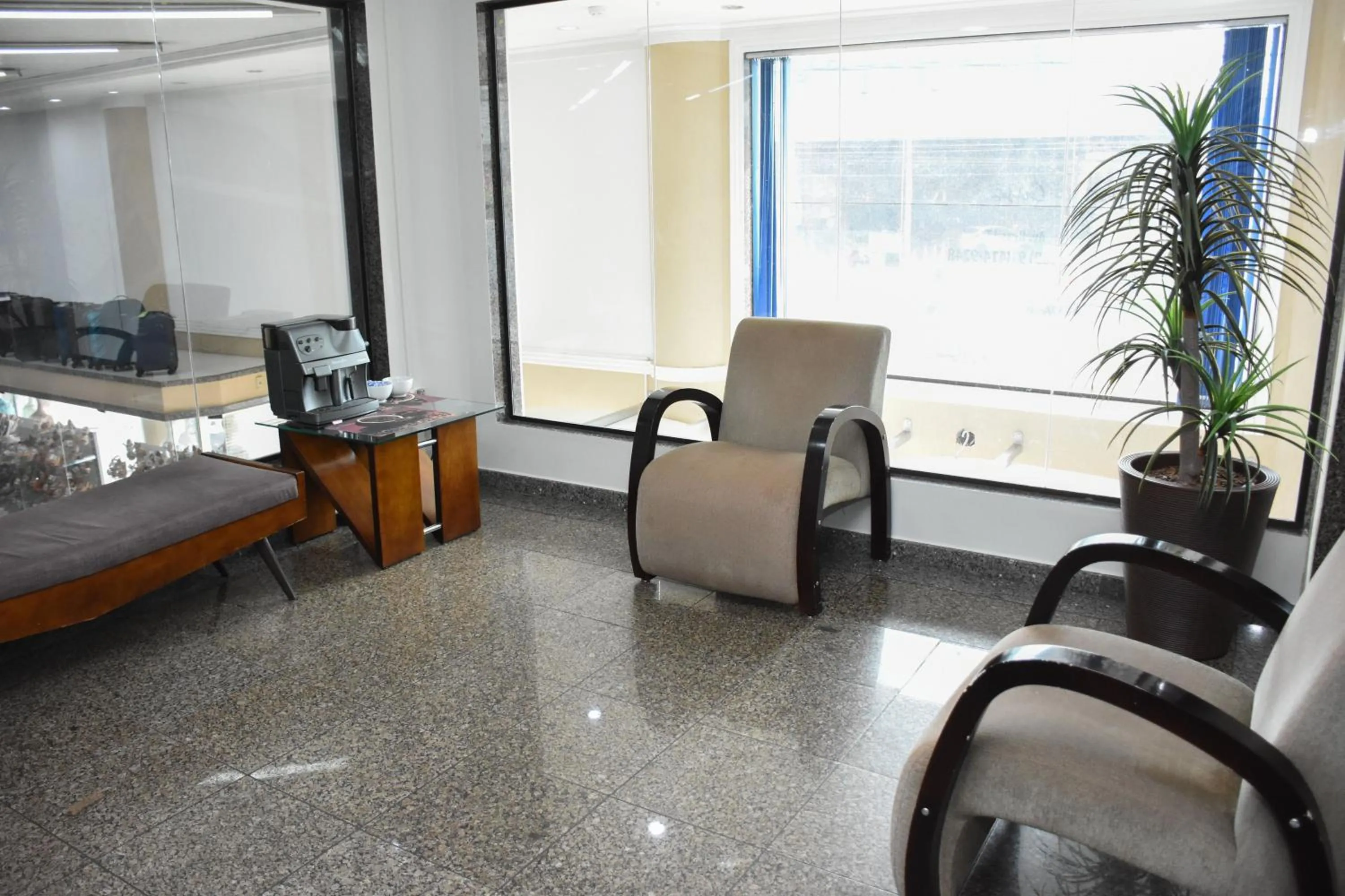 Living room in Larison Ji-Paraná by - Easy Hotéis