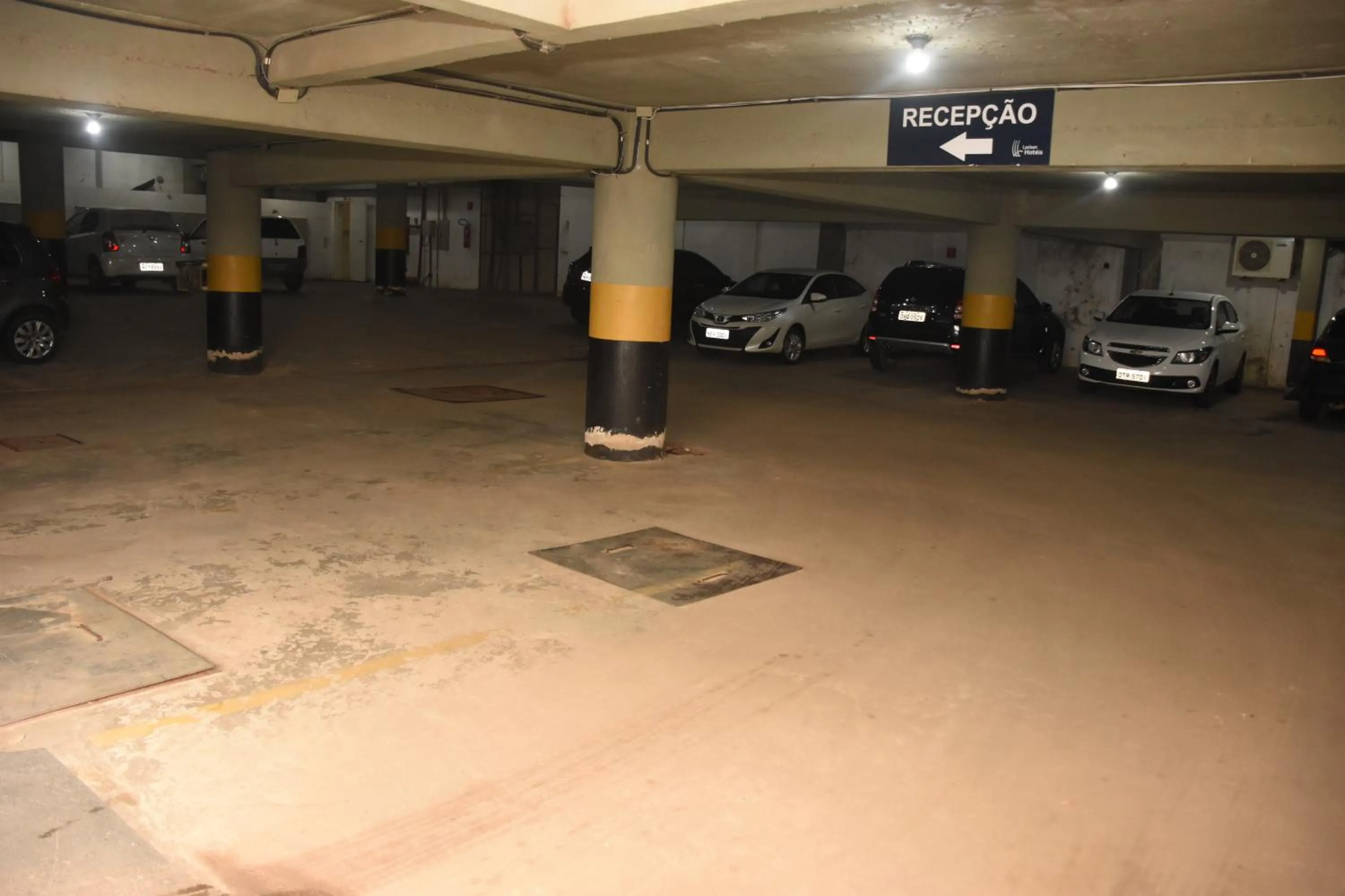 Parking in Larison Ji-Paraná by - Easy Hotéis