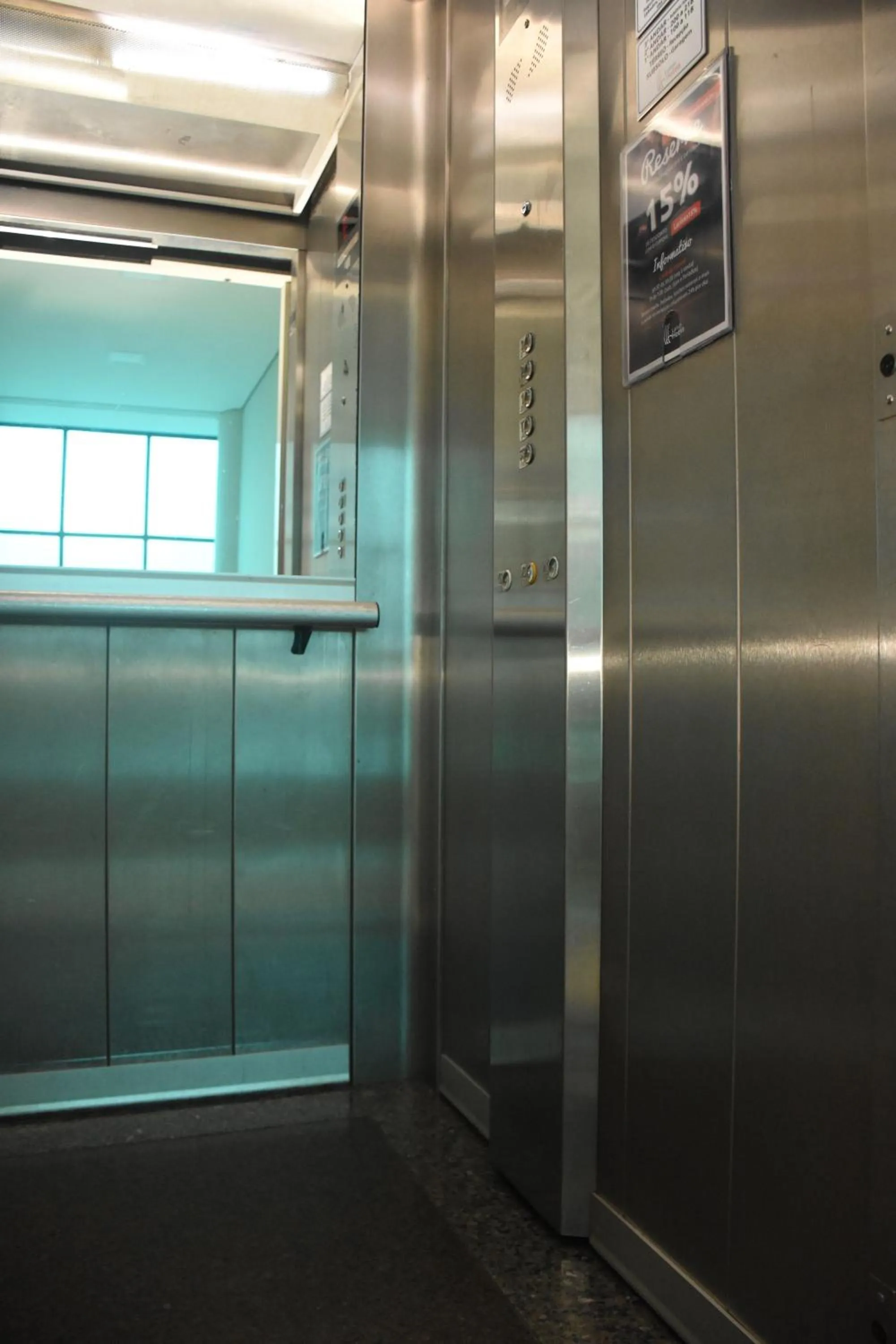 elevator in Larison Ji-Paraná by - Easy Hotéis