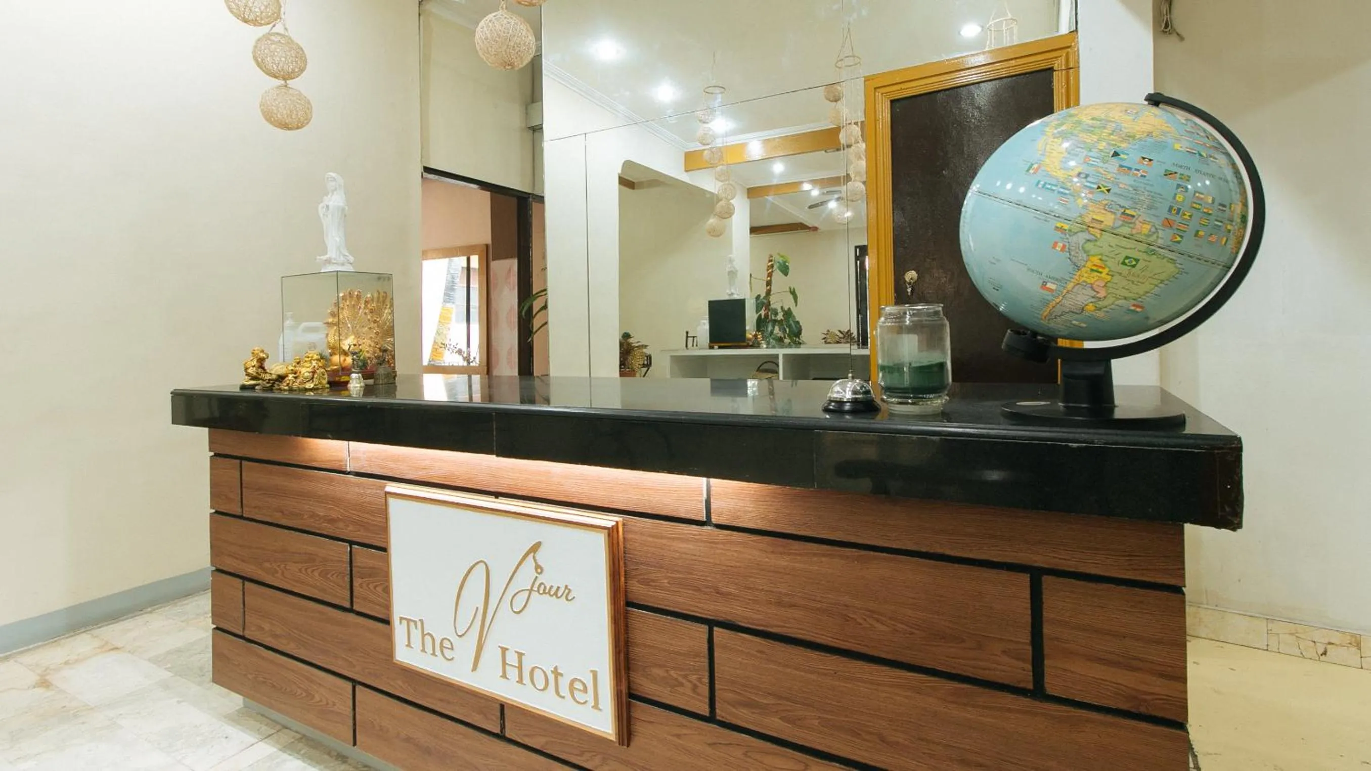 Property logo or sign in RedDoorz @ The V'Jour Hotel Angeles