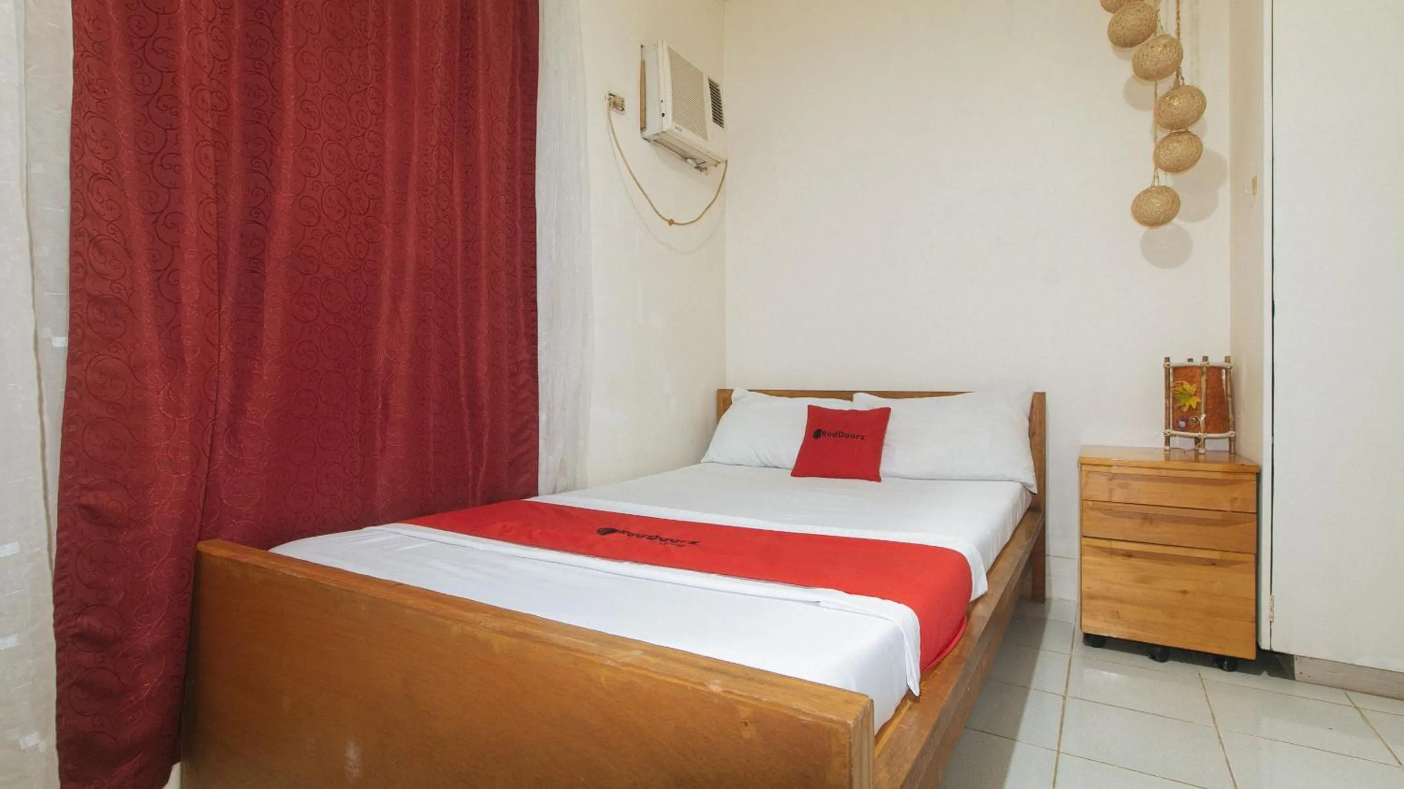 Bed in RedDoorz @ The V'Jour Hotel Angeles