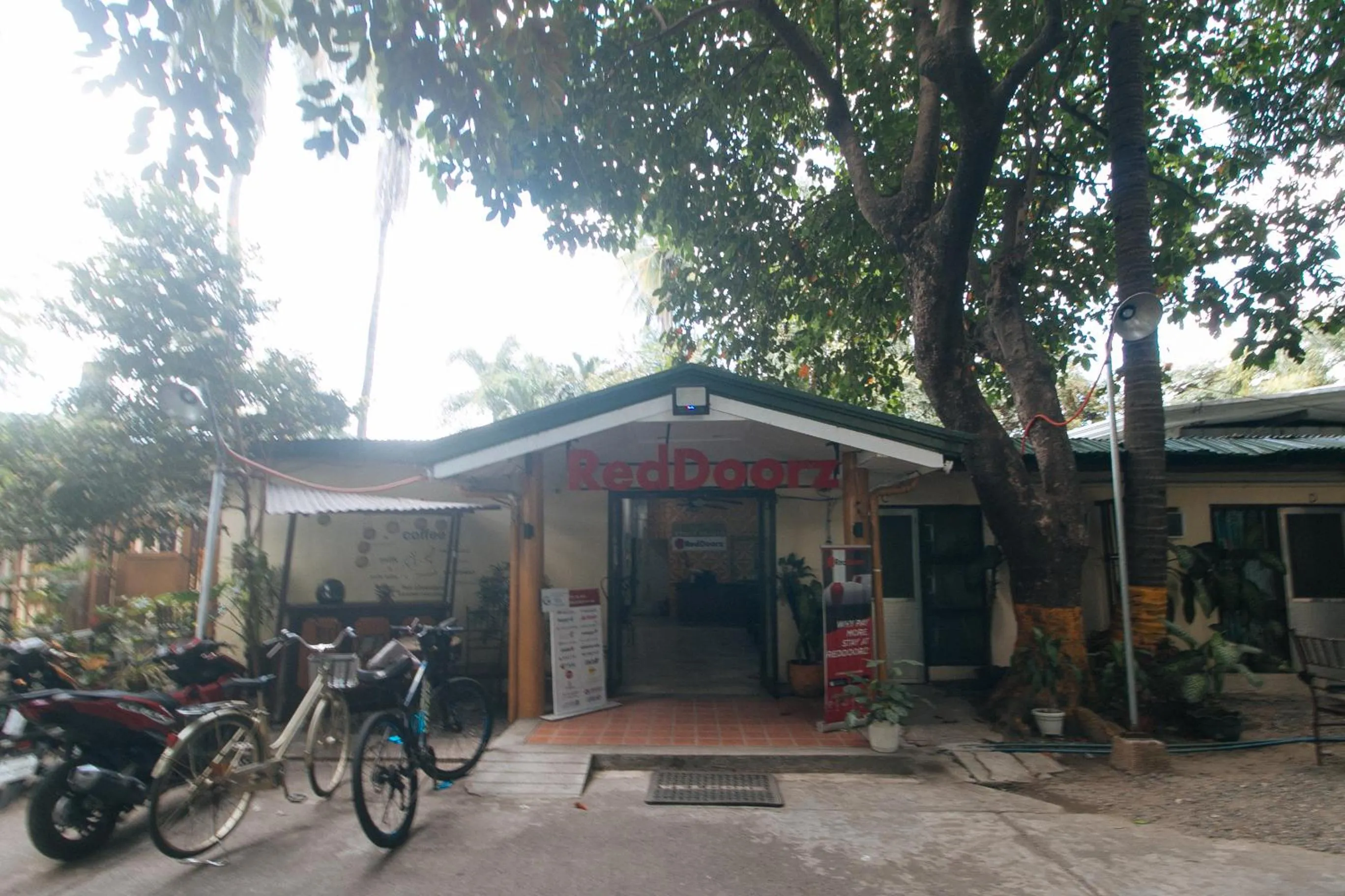 Property building in RedDoorz @ The V'Jour Hotel Angeles