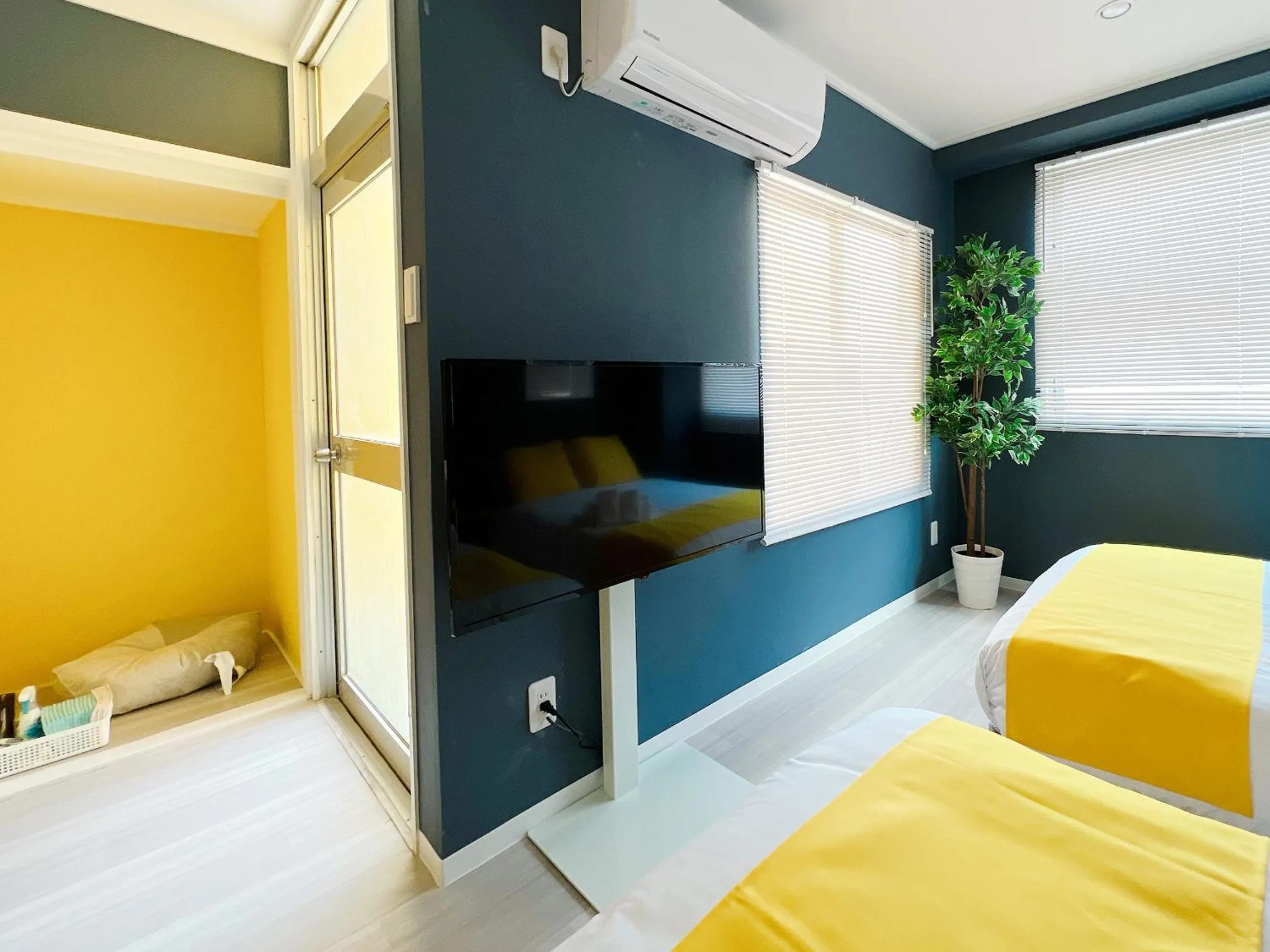 Bed in OUCHI HOTEL Nagarekawa with Dogs