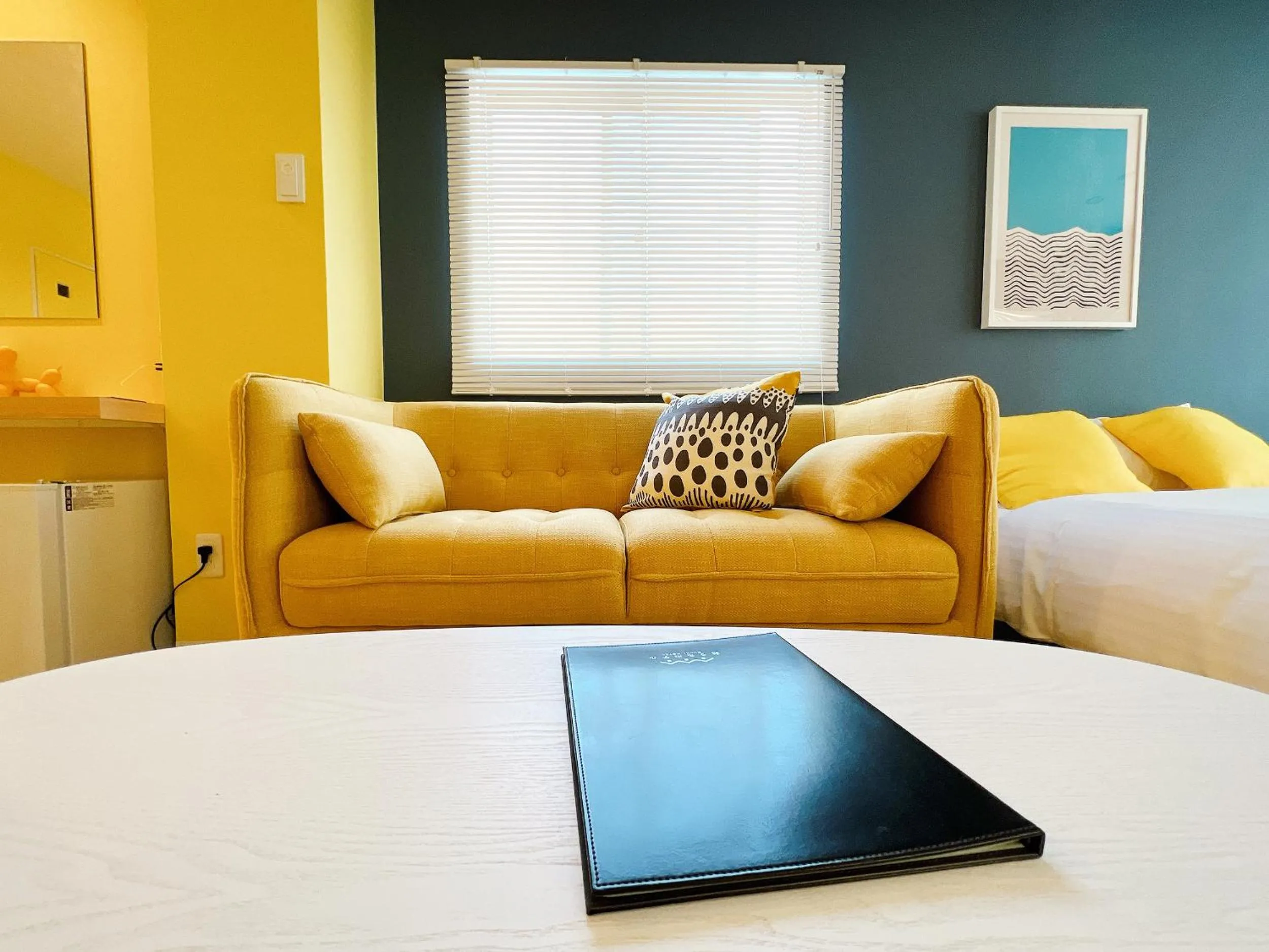 Bed in OUCHI HOTEL Nagarekawa with Dogs