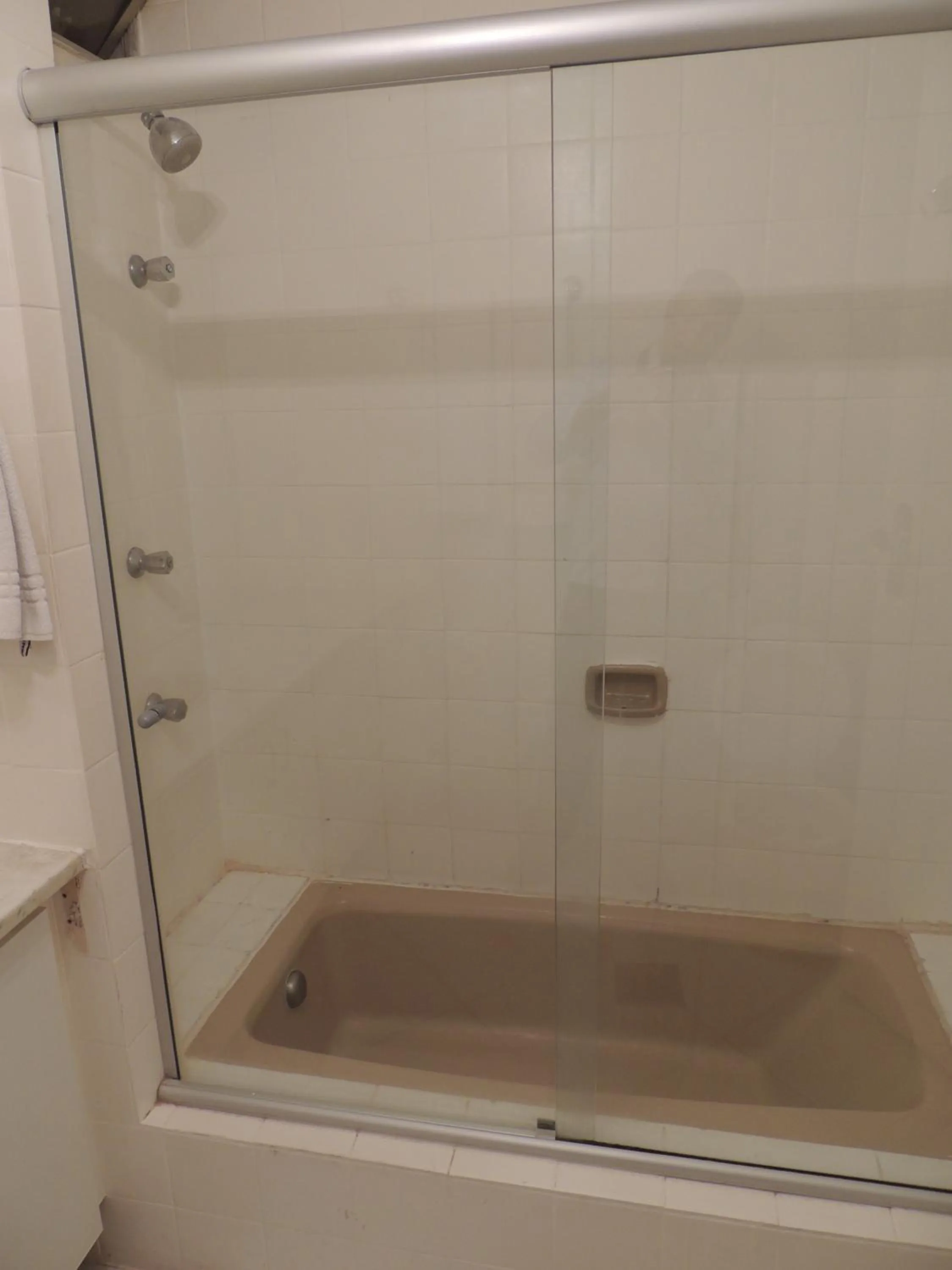 Shower in Brasilia Apart Hotéis