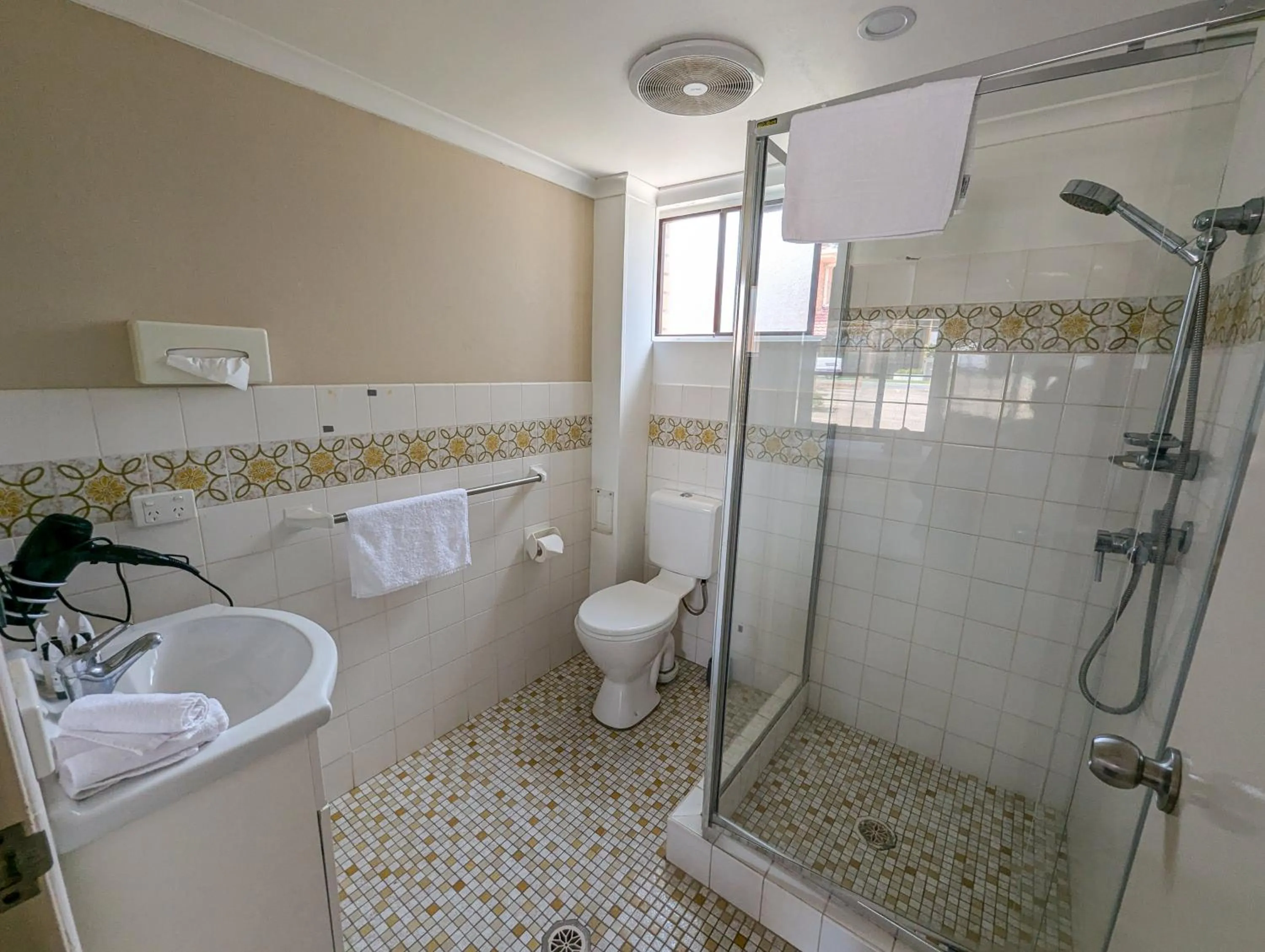 Bathroom in Bella Villa Motor Inn