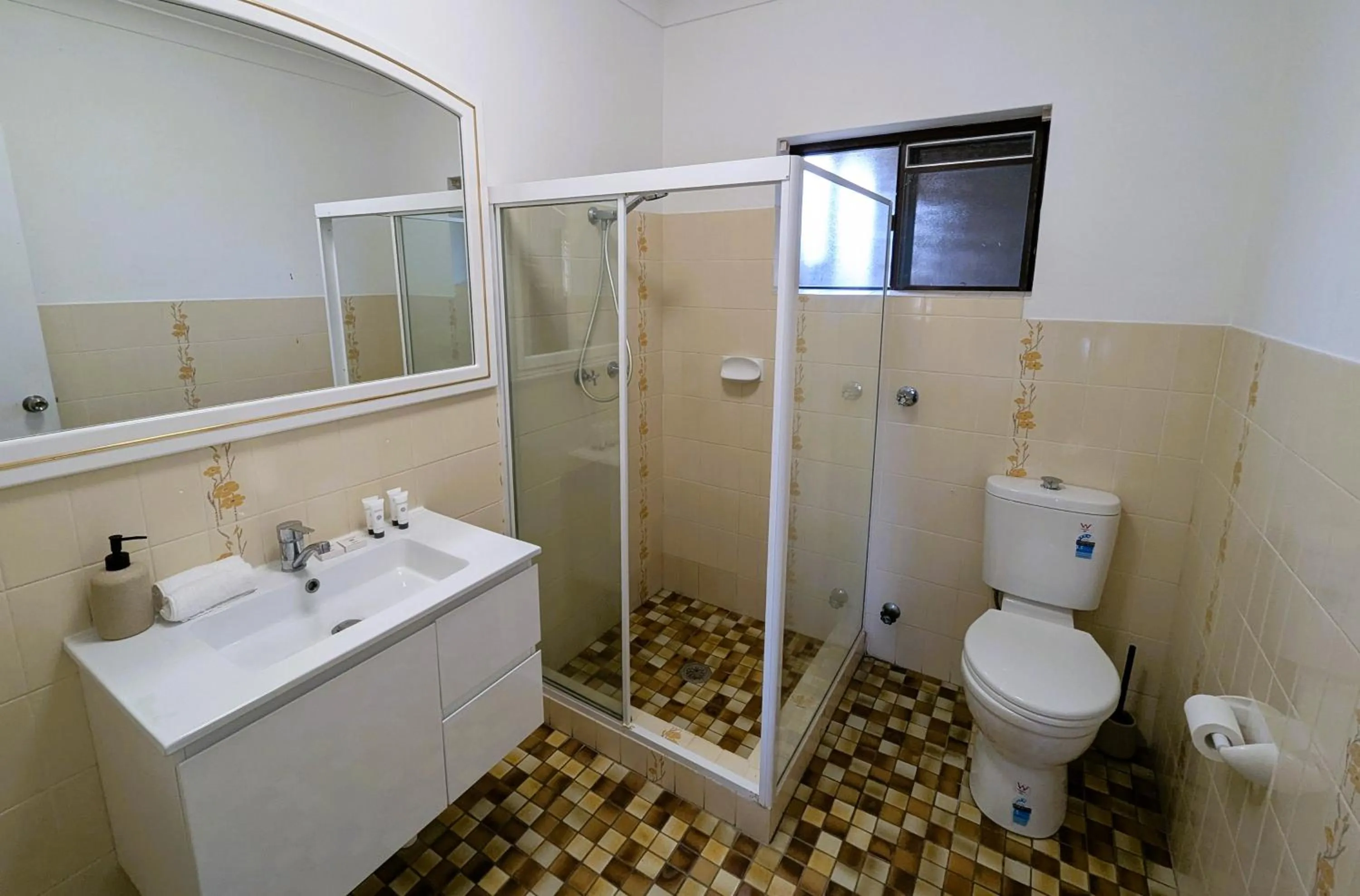 Bathroom in Bella Villa Motor Inn