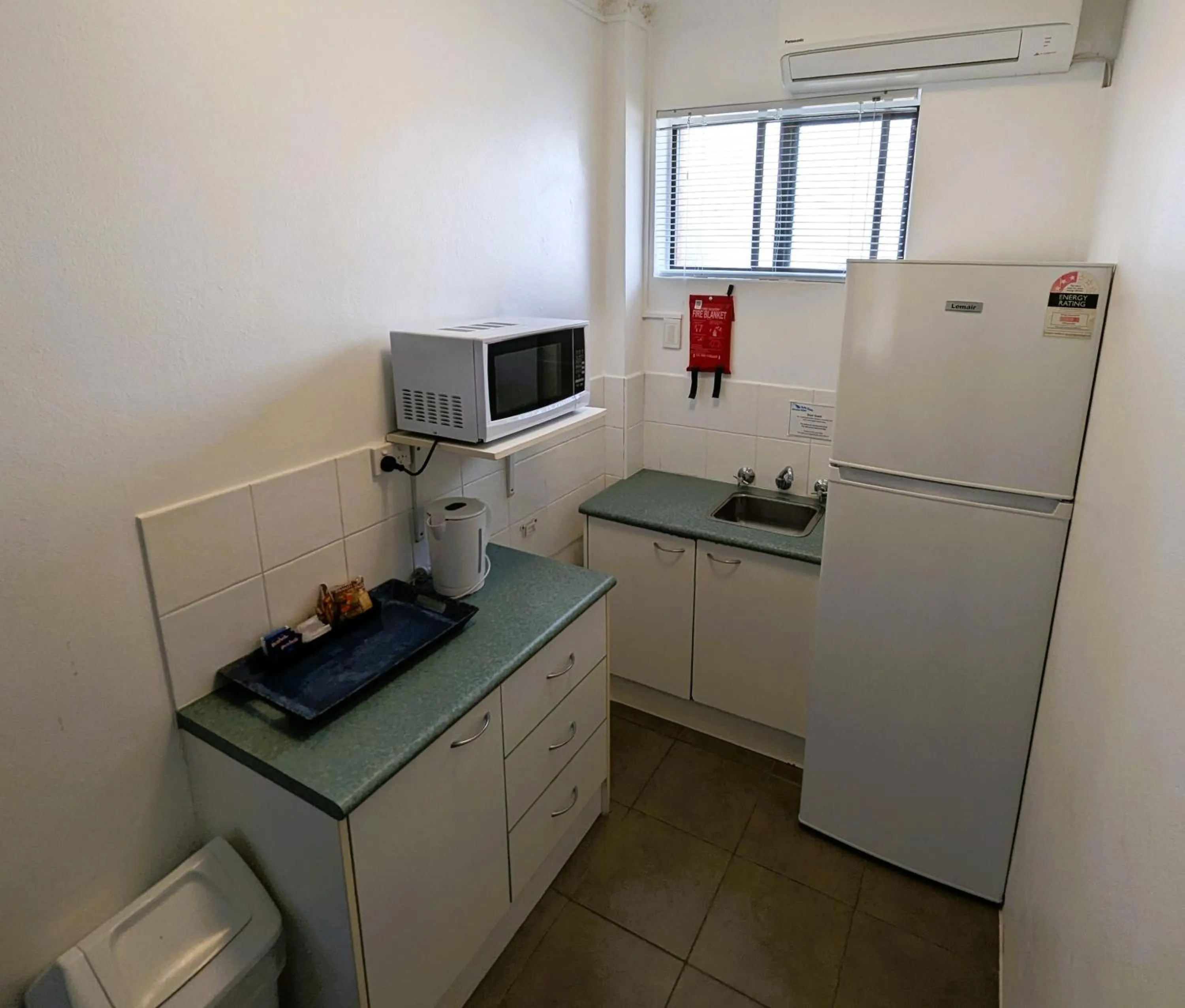 Kitchen or kitchenette in Bella Villa Motor Inn