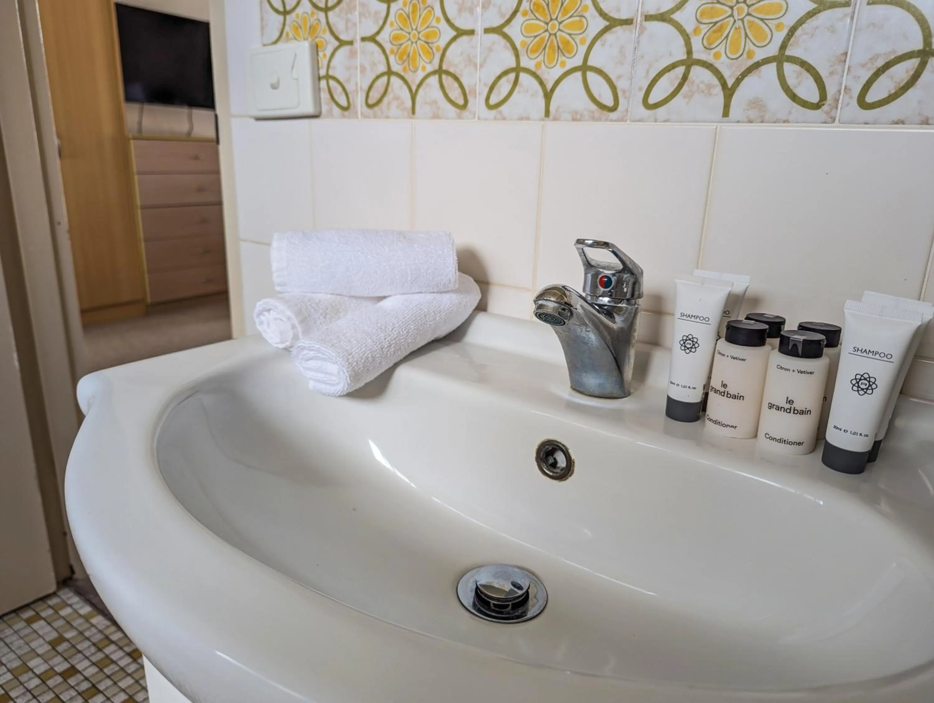 Bathroom in Bella Villa Motor Inn