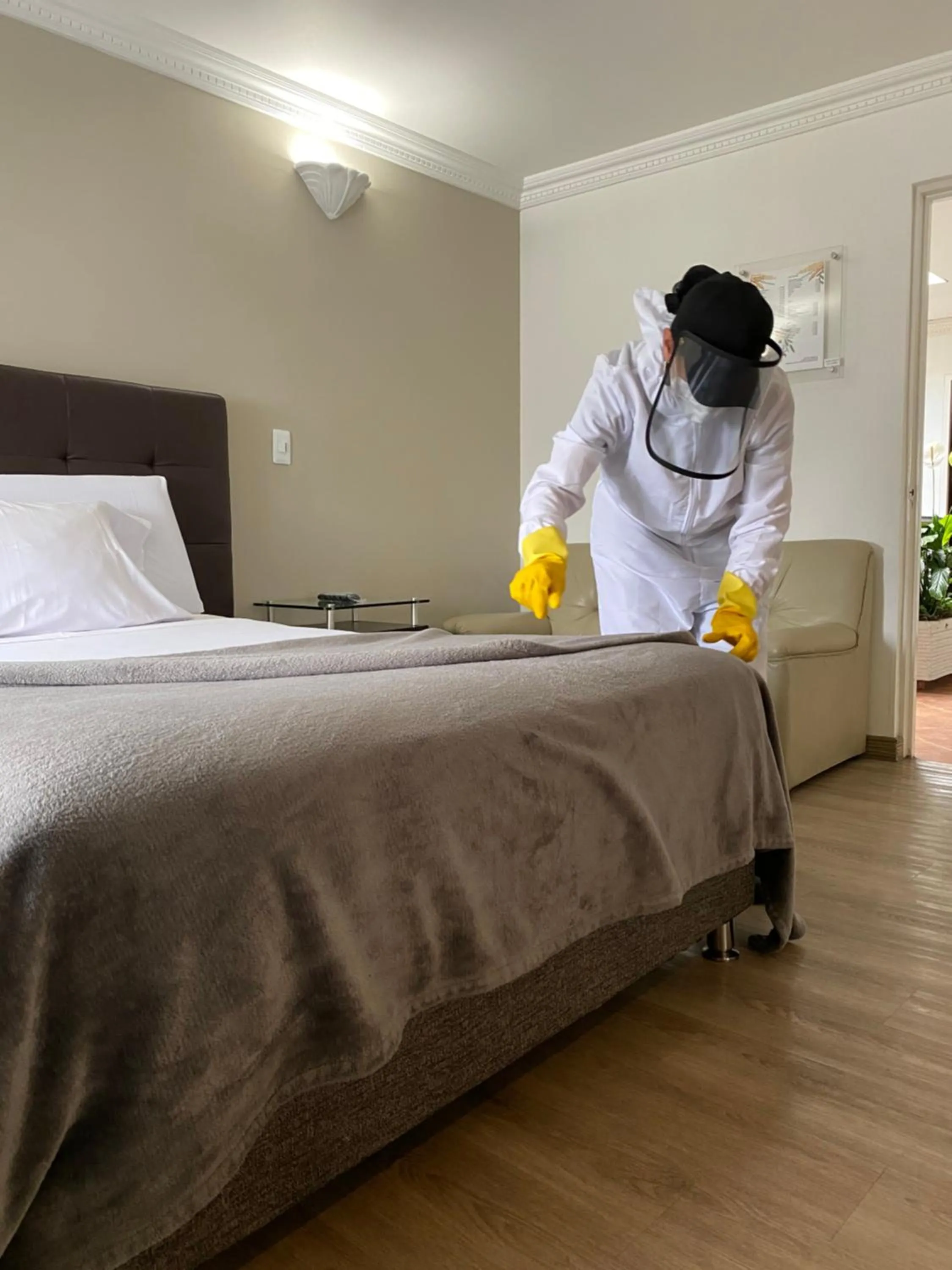 Staff, Bed in Hotel Picasso Inn