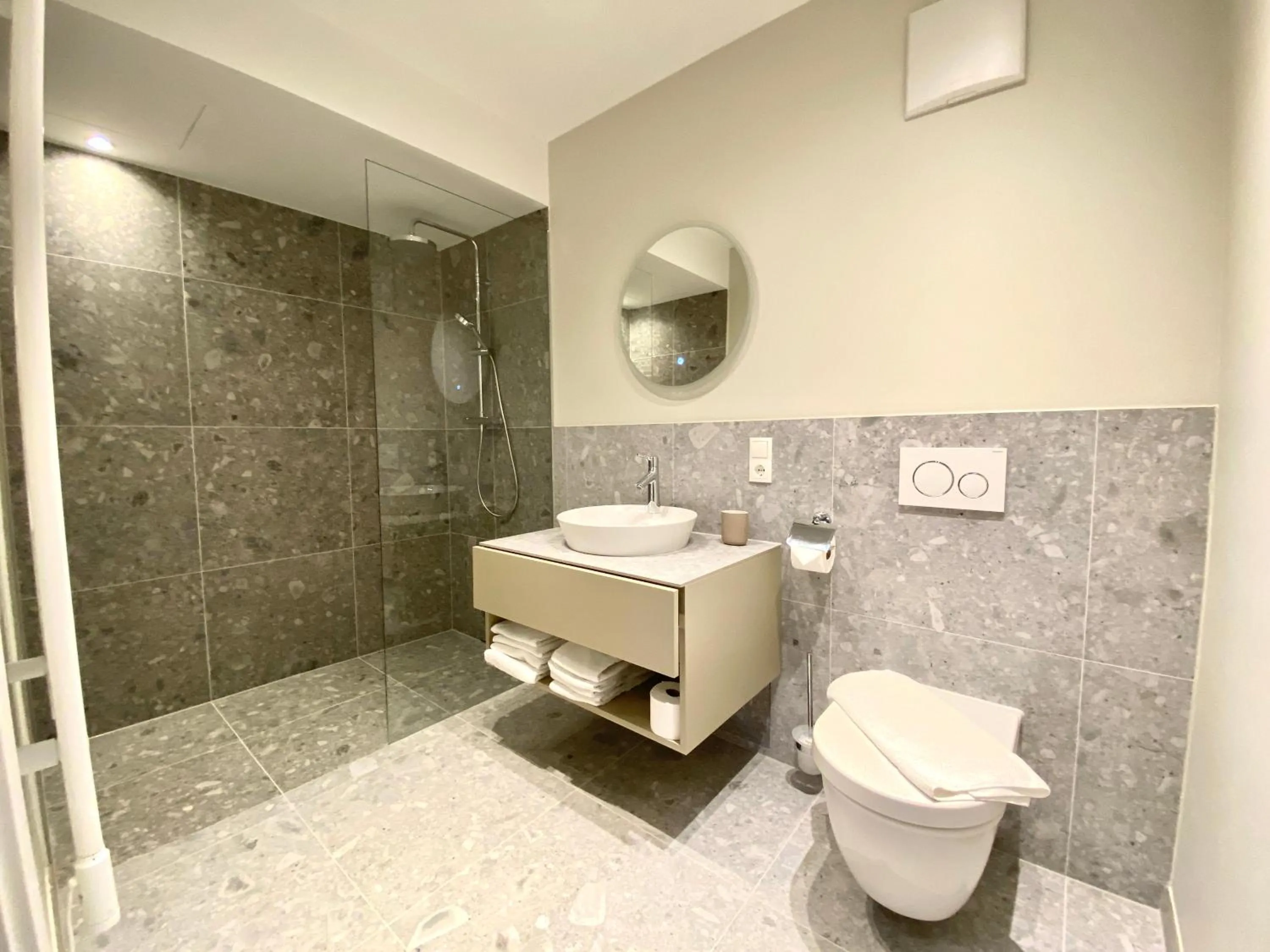 Bathroom in Blackhome Wien I contactless check-in