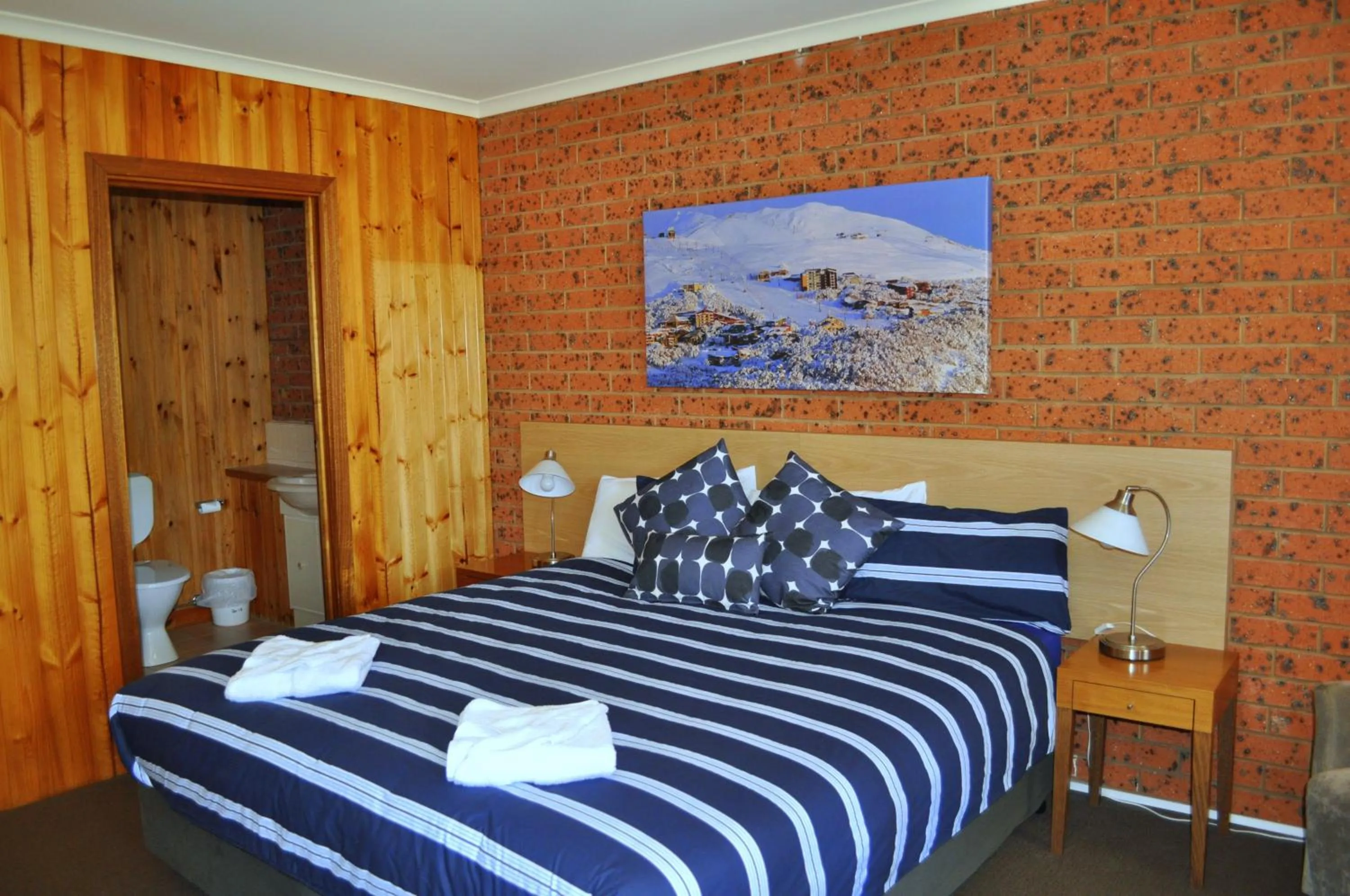 Bed in Merrijig Motor Inn