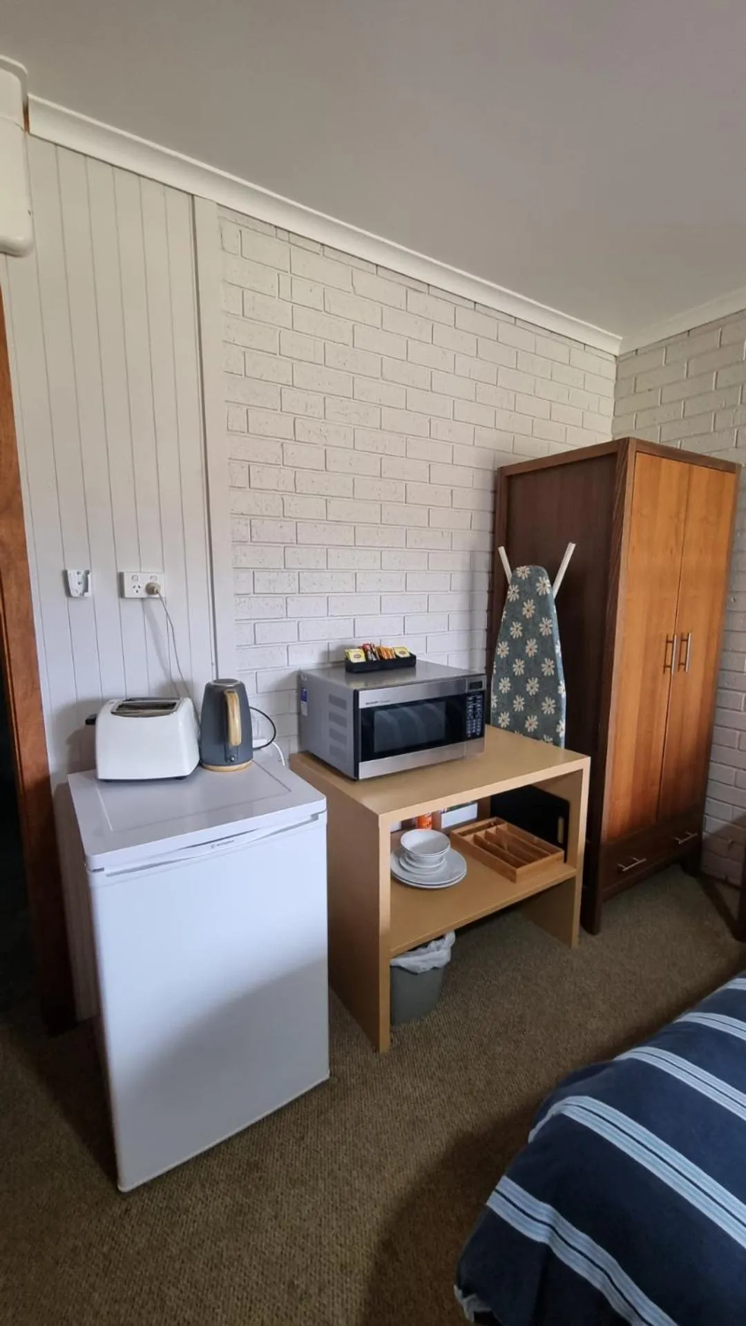 Bed in Merrijig Motor Inn